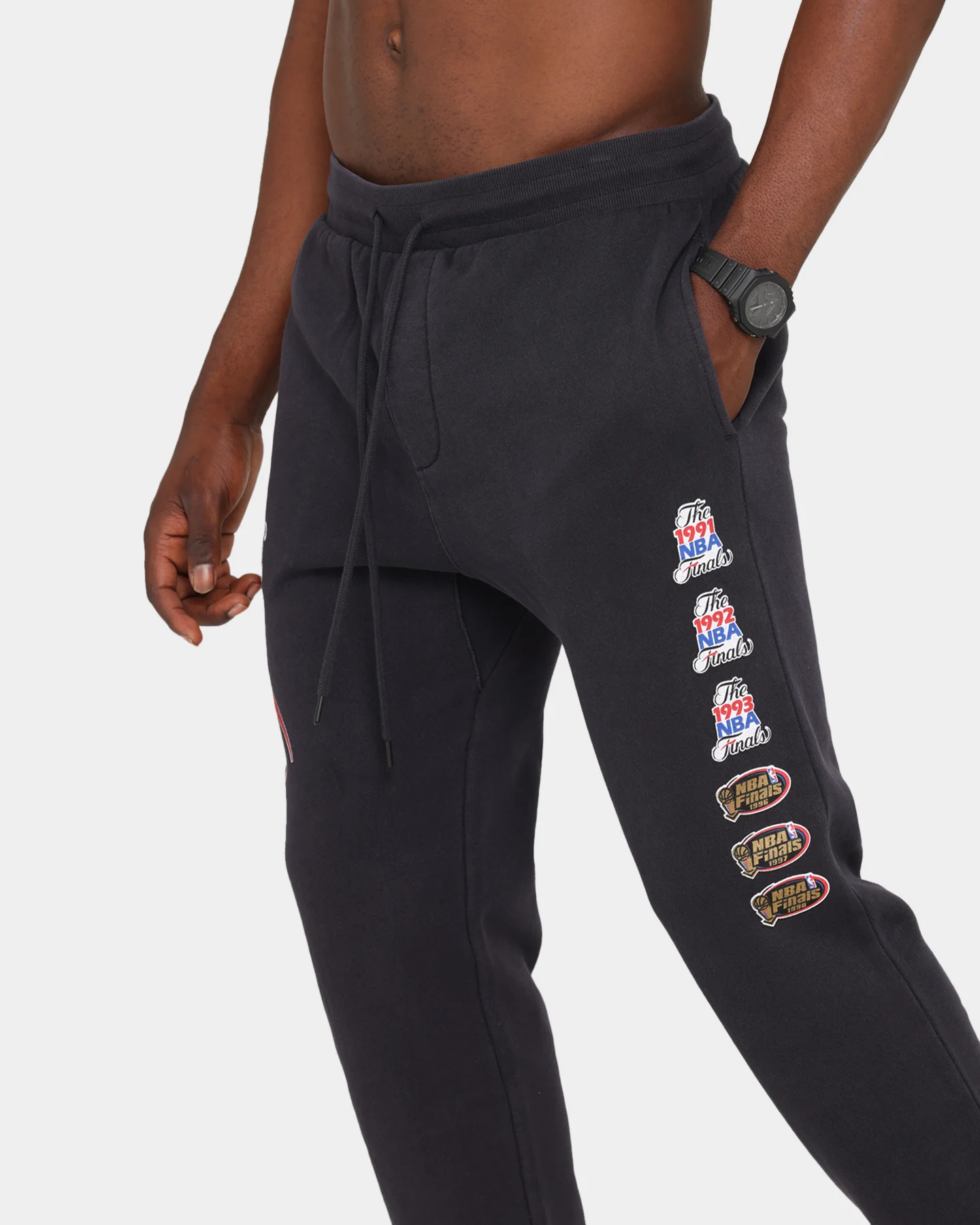 Mitchell & Ness Chicago Bulls Vintage Logo Trackpants Faded Black - Image 4
