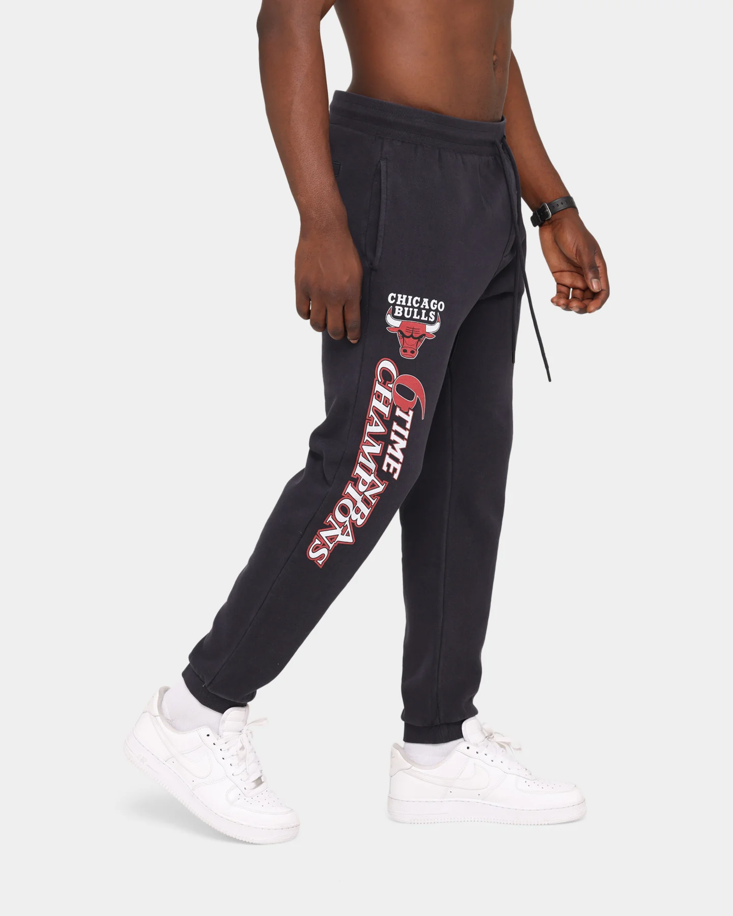 Mitchell & Ness Chicago Bulls Vintage Logo Trackpants Faded Black - Image 5
