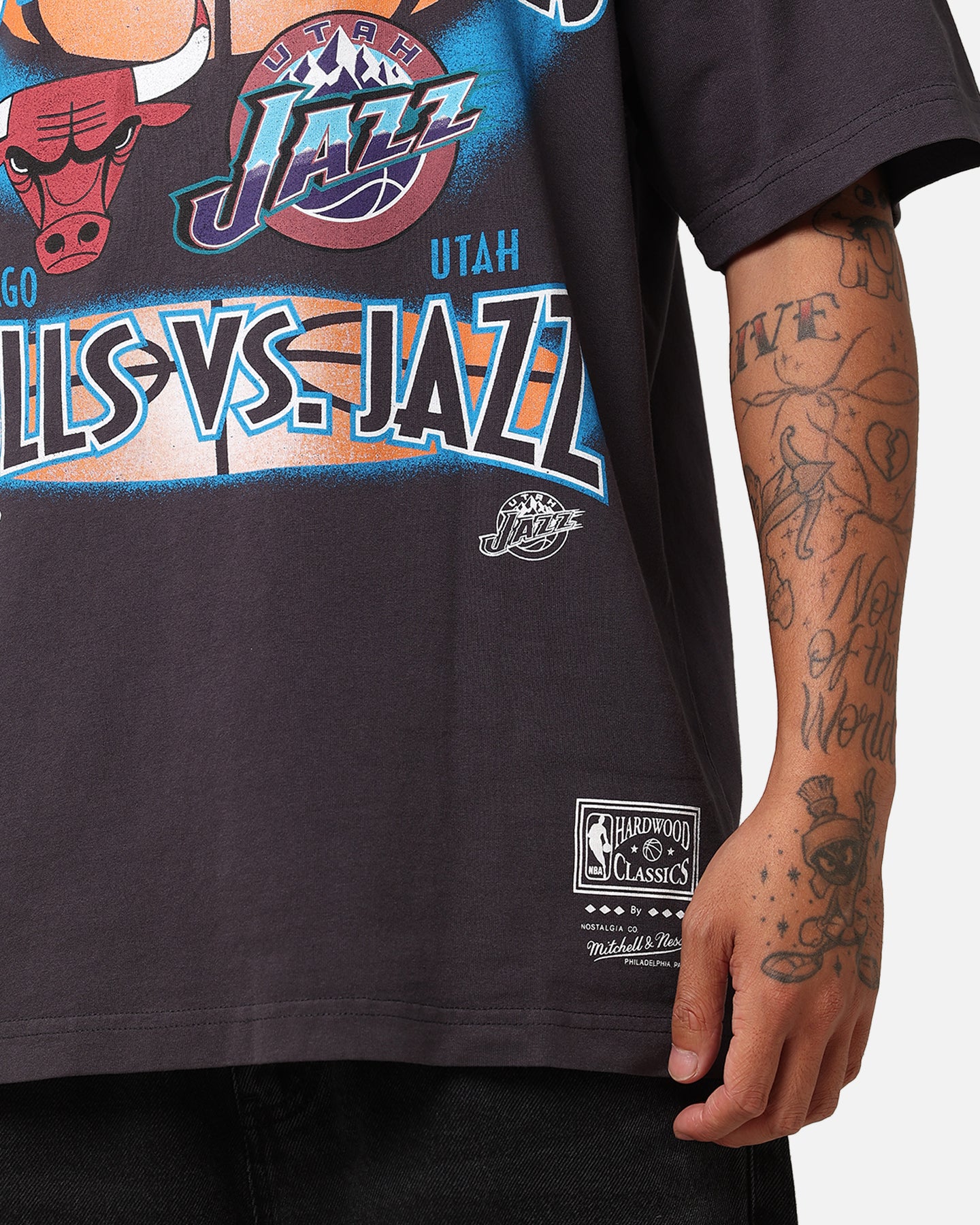 Mitchell & Ness Chicago Bulls Vs. Utah Jazz 1998 Finals T-Shirt Overdyed Black - Image 6