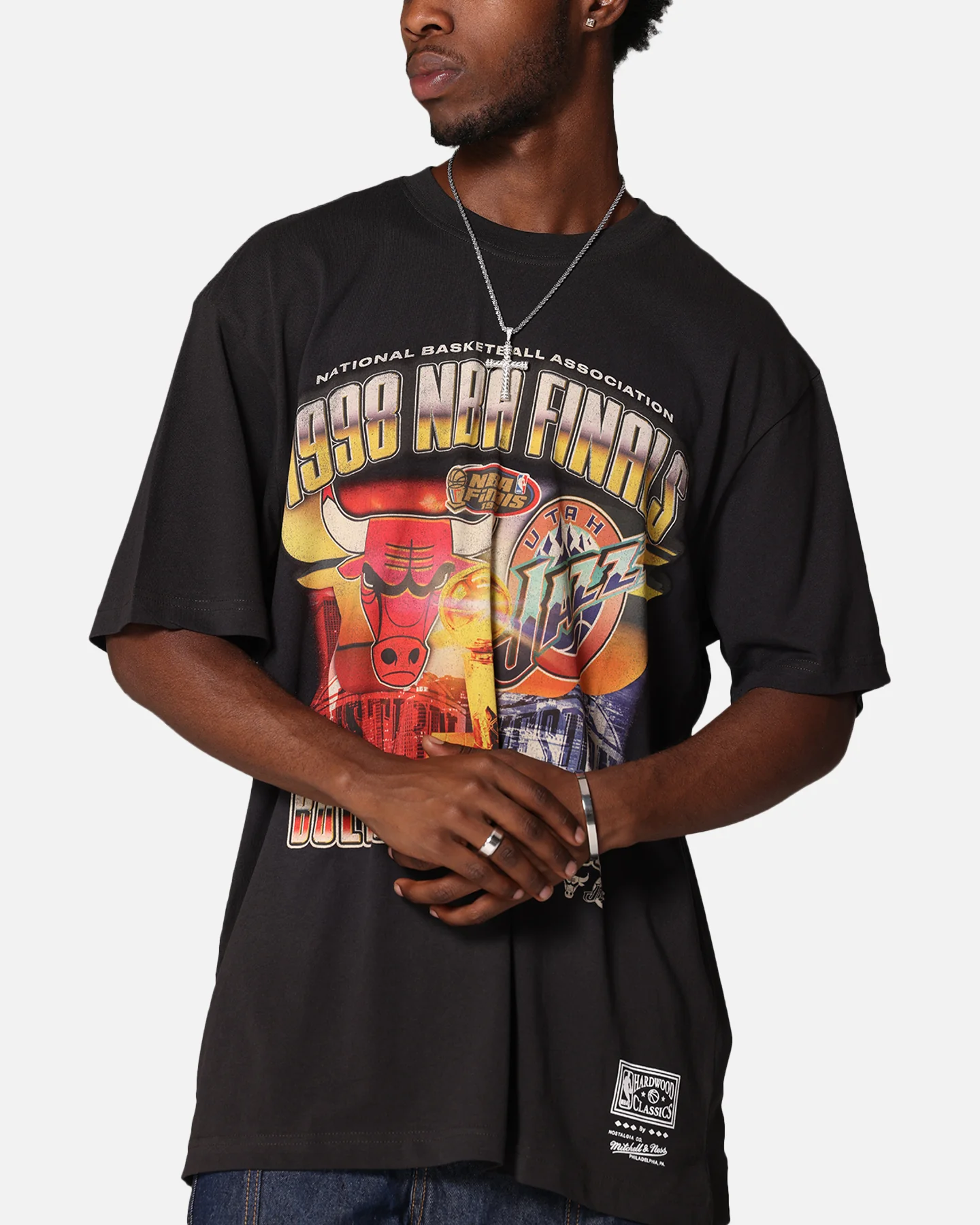 Mitchell & Ness Chicago Bulls Vs. Utah Jazz 1998 Legendary Finals T-Shirt Faded Black - Image 7