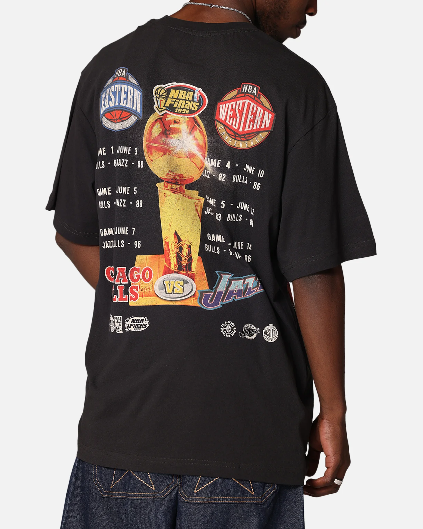 Mitchell & Ness Chicago Bulls Vs. Utah Jazz 1998 Legendary Finals T-Shirt Faded Black - Image 8