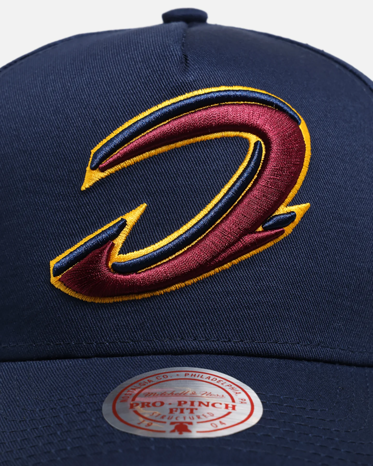 Mitchell & Ness Cleveland Cavaliers 'Upside Down Logo' Pro Pinch Snapback Navy - Image 5