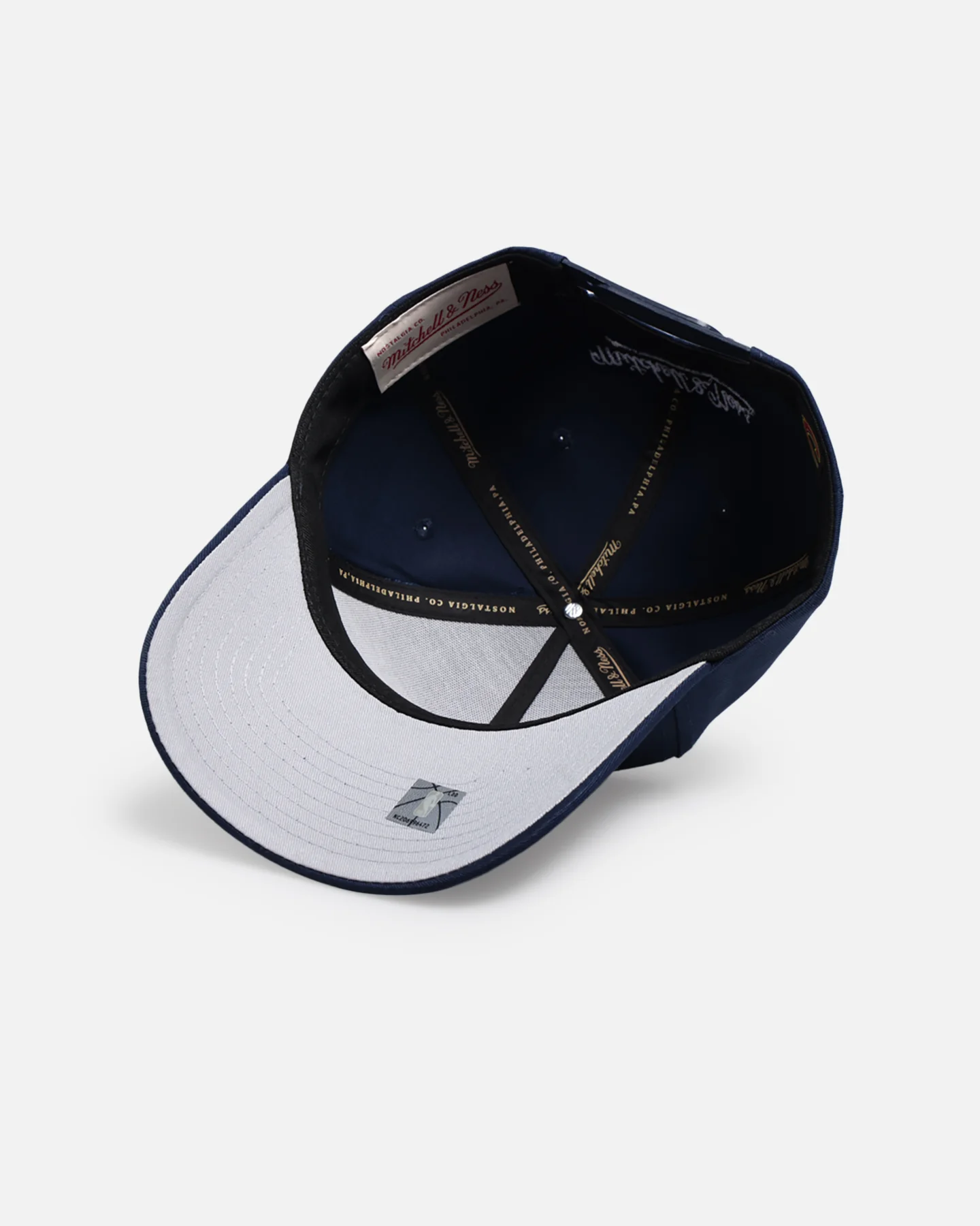 Mitchell & Ness Cleveland Cavaliers 'Upside Down Logo' Pro Pinch Snapback Navy - Image 6