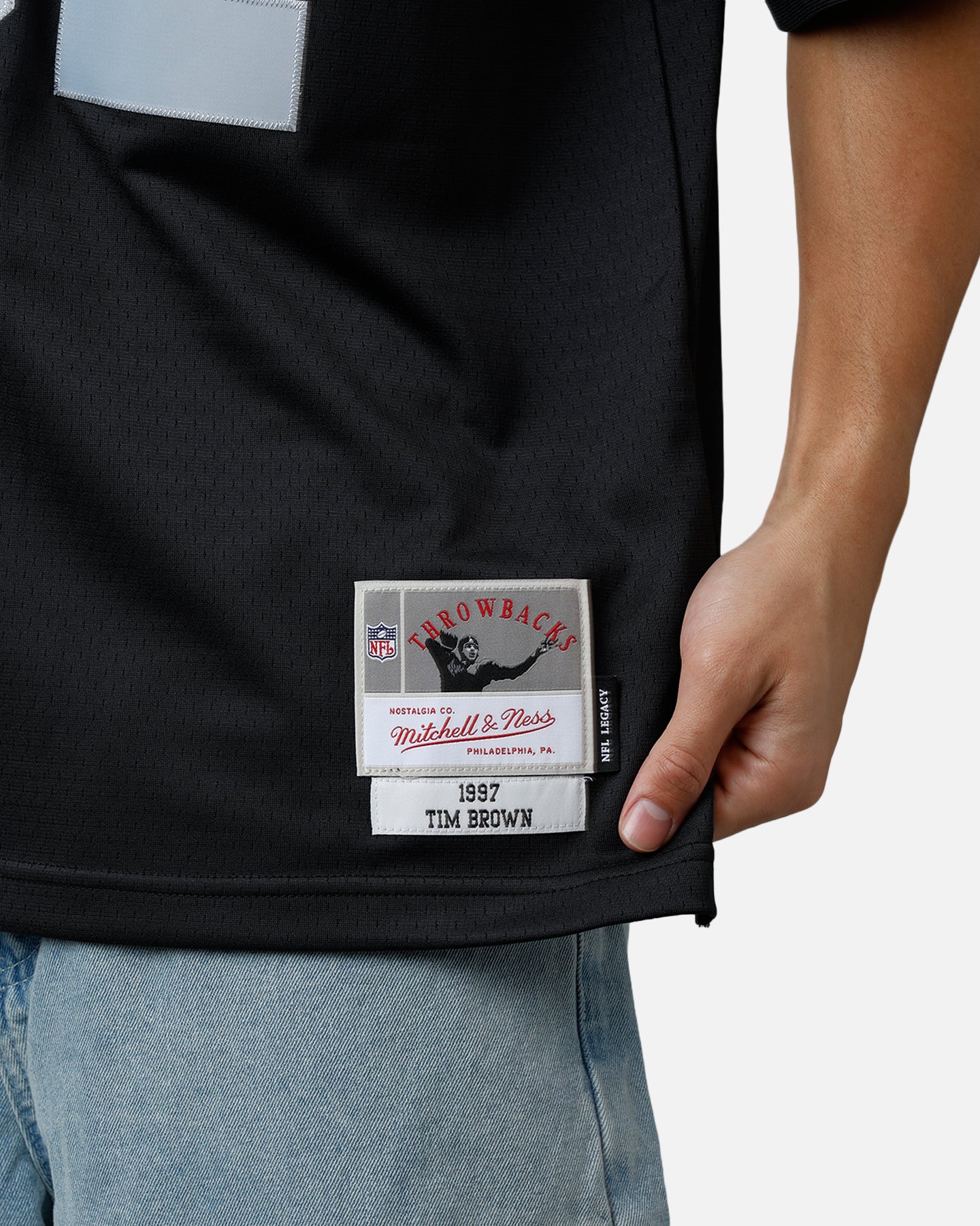 Mitchell & Ness Las Vegas Raiders Tim Brown #81 1998 Legacy Jersey Black - Image 7