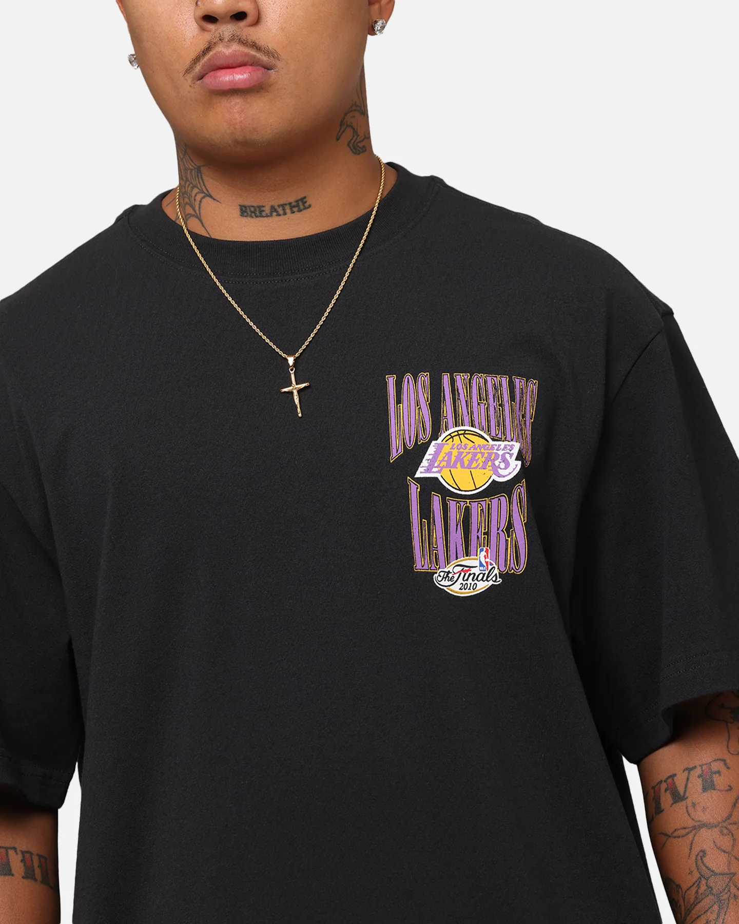 Mitchell & Ness Los Angeles Lakers 17-Time NBA Champions T-Shirt Faded Black - Image 8