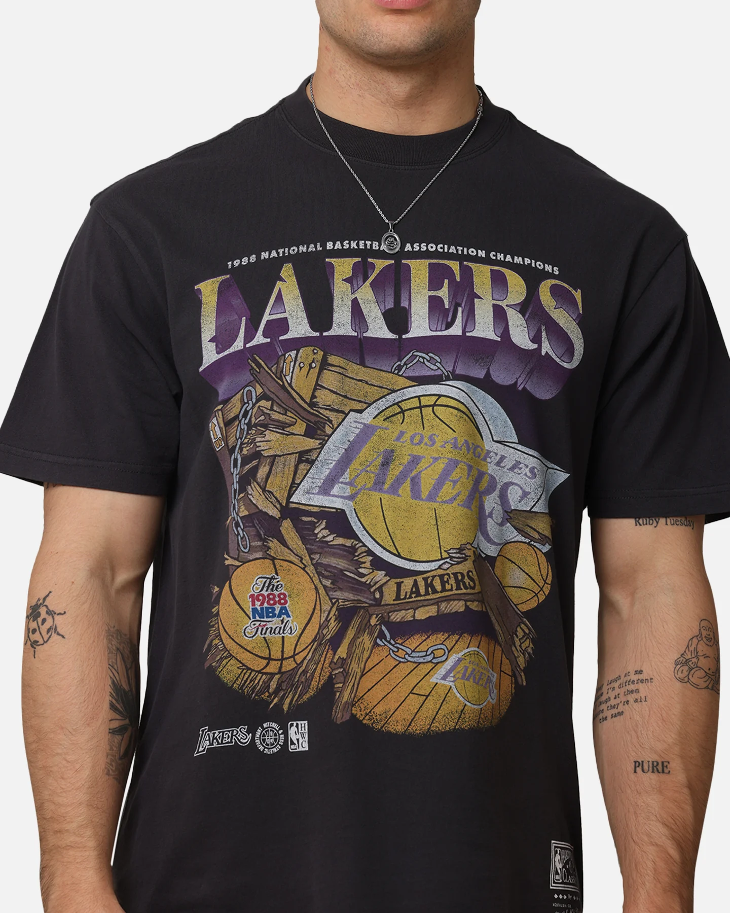 Mitchell & Ness Los Angeles Lakers Bevel Burst T-Shirt Overdyed Black - Image 6