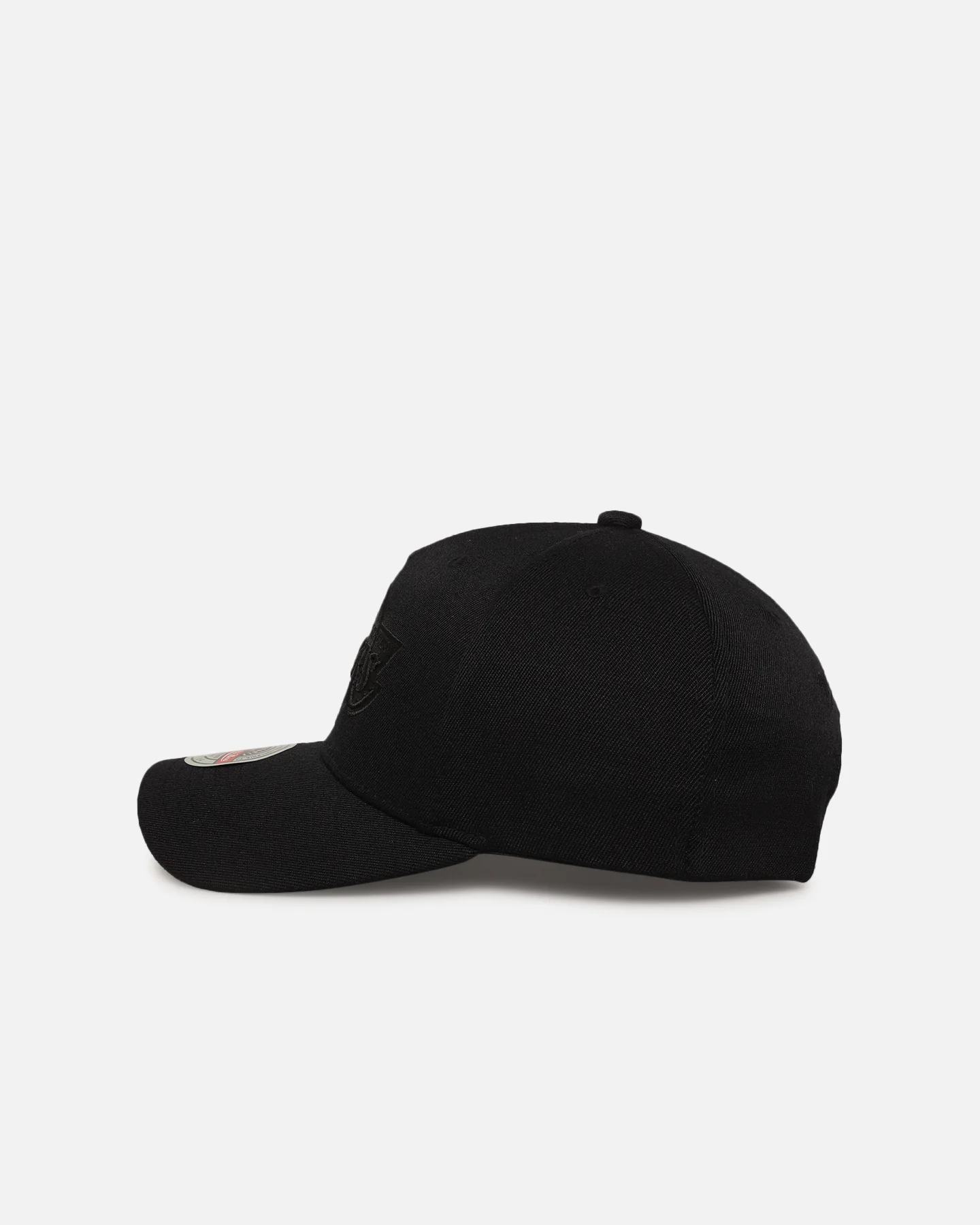 Mitchell & Ness Los Angeles Lakers 'Triple Black Core Classic' MVP Snapback Black - Image 4