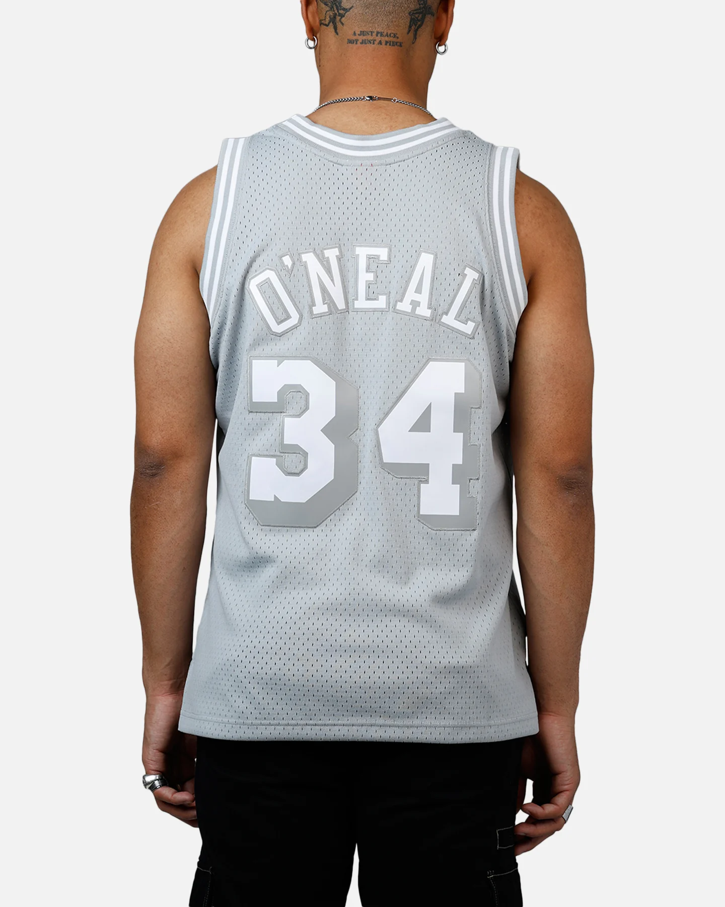 Mitchell & Ness Los Angeles Lakers Shaquille O'Neal 1996-1997 Swingman Jersey Grey - Image 2