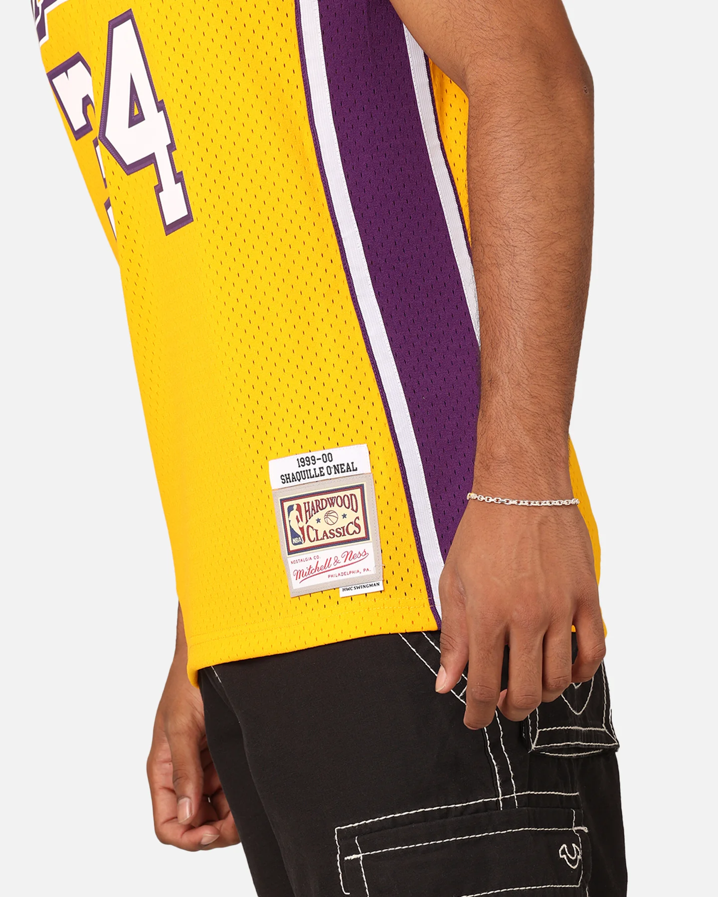 Mitchell & Ness Los Angeles Lakers Shaquille O'Neal '99-00 Home Swing Jersey Yellow - Image 9