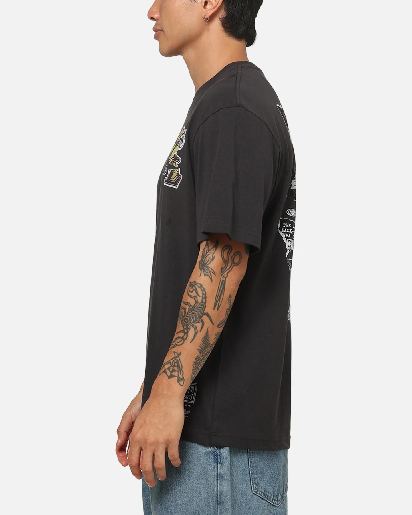 Mitchell & Ness Los Angeles Lakers Shaquille O'Neal Ripped Player T-Shirt Washed Black - Image 6