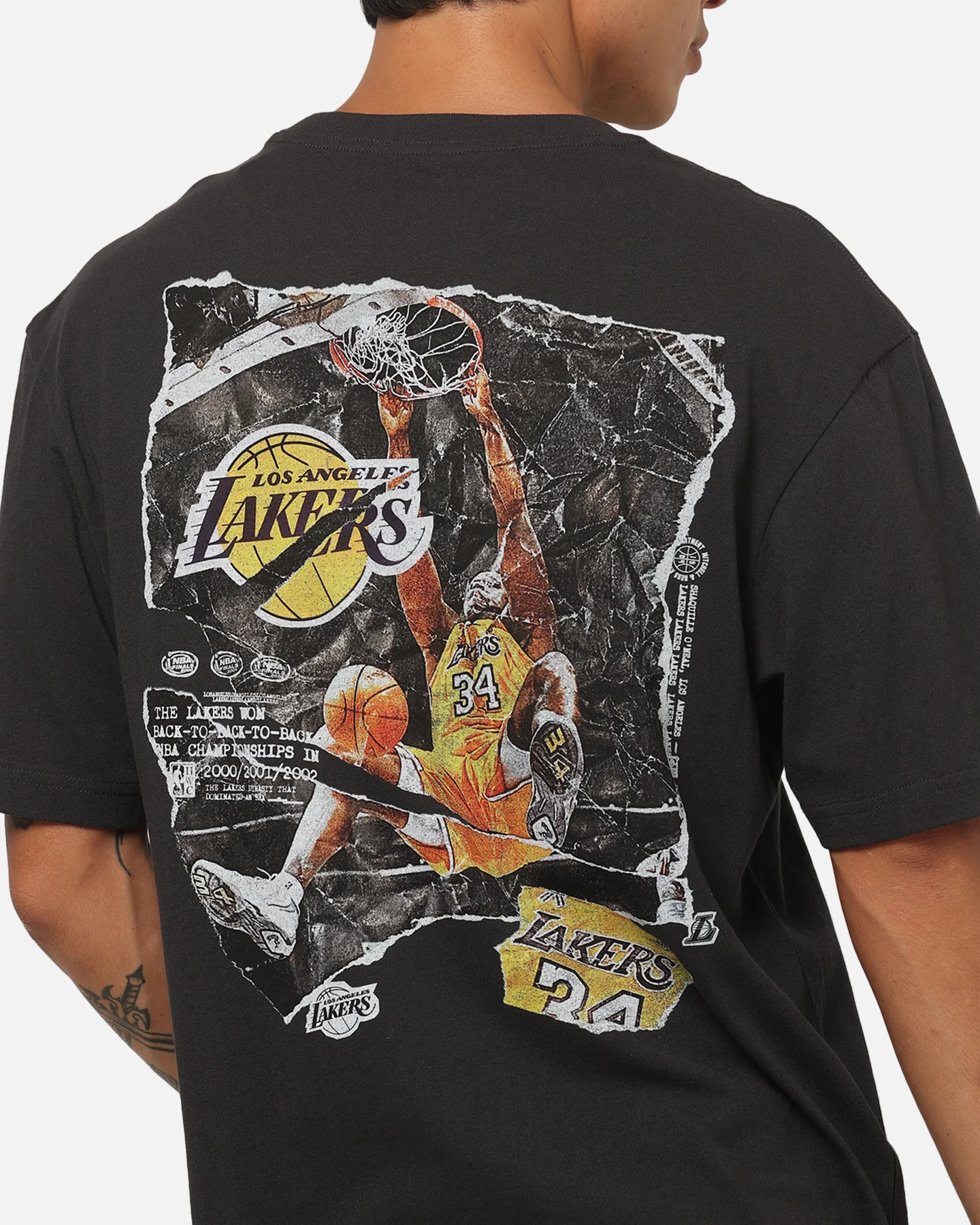 Mitchell & Ness Los Angeles Lakers Shaquille O'Neal Ripped Player T-Shirt Washed Black - Image 7