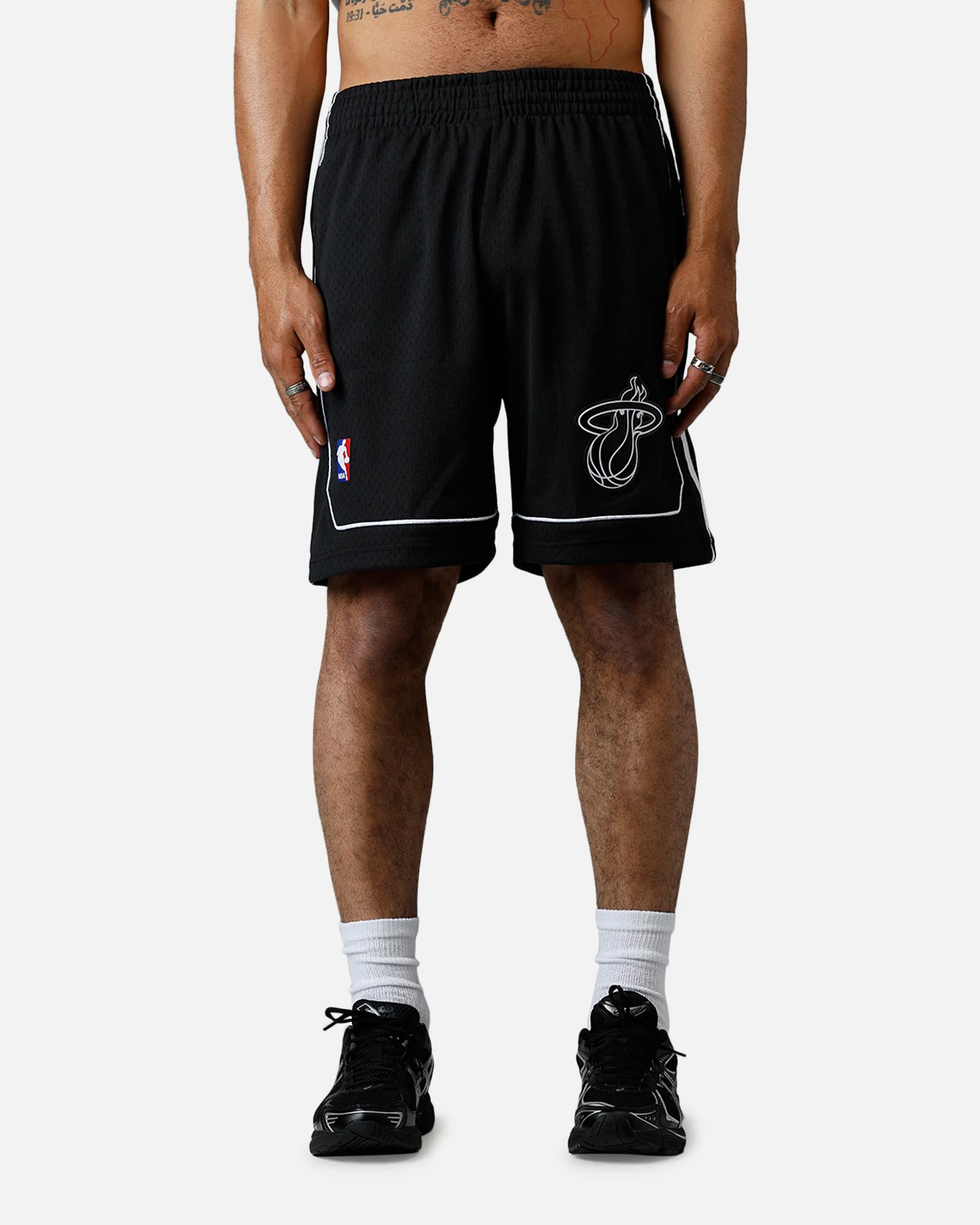 Mitchell & Ness Miami Heat 2011 Swingman Shorts Black/White - Image 6