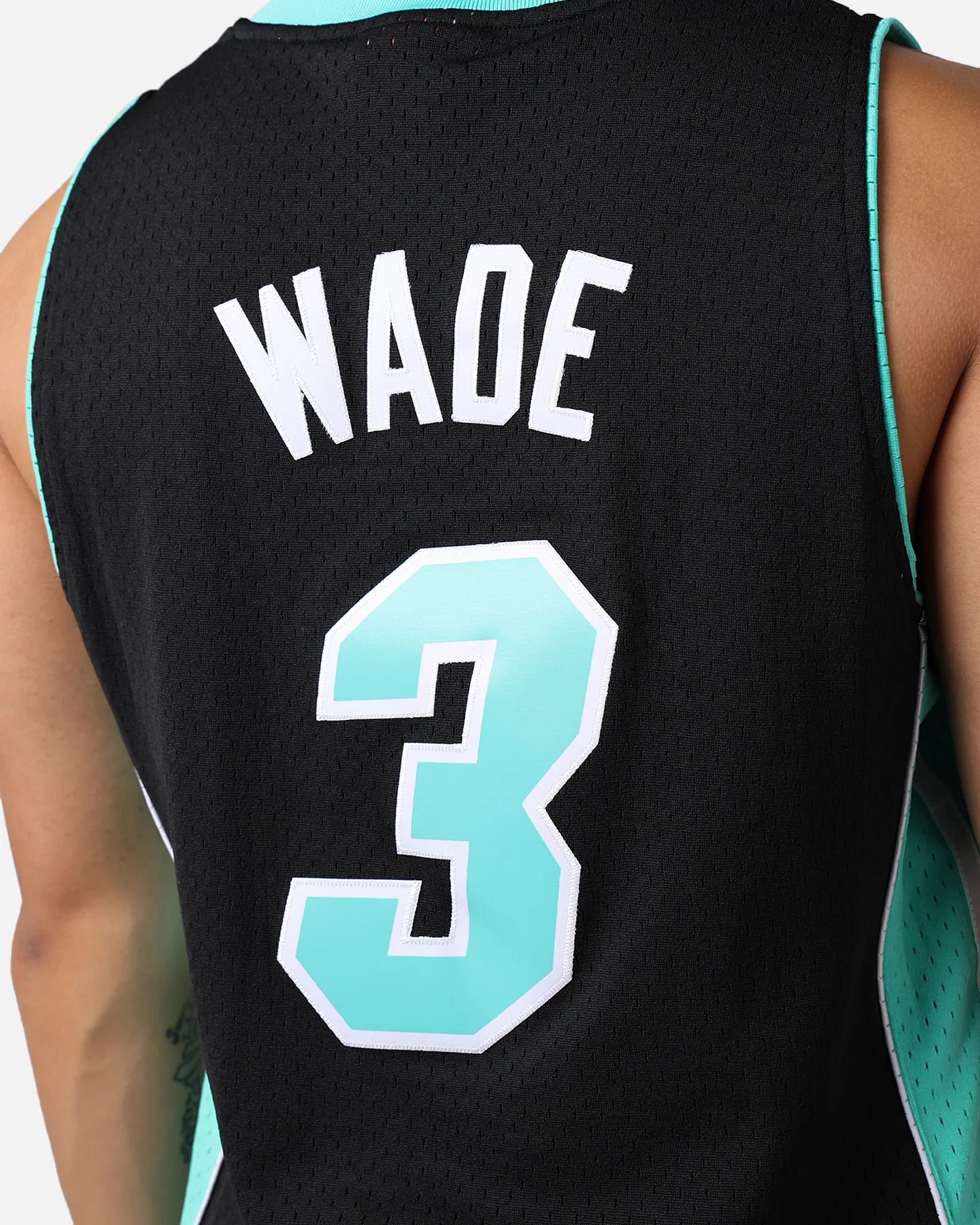 Mitchell & Ness Miami Heat Dwyane Wade '12-13 Swingman Jersey Black/Ice Blue - Image 11