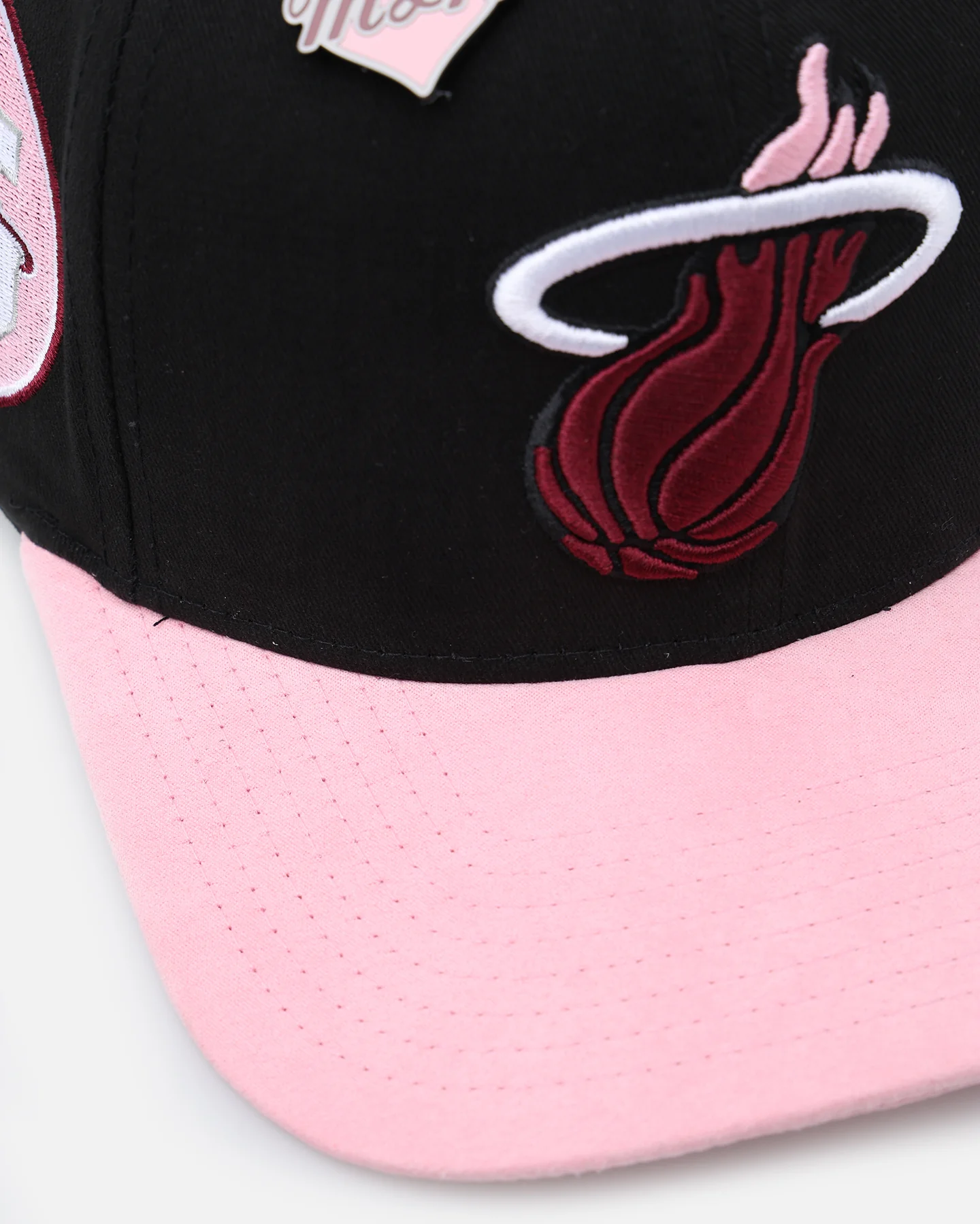 Mitchell & Ness Miami Heat 'Love & Devotion' Snapback Black/Pink - Image 2