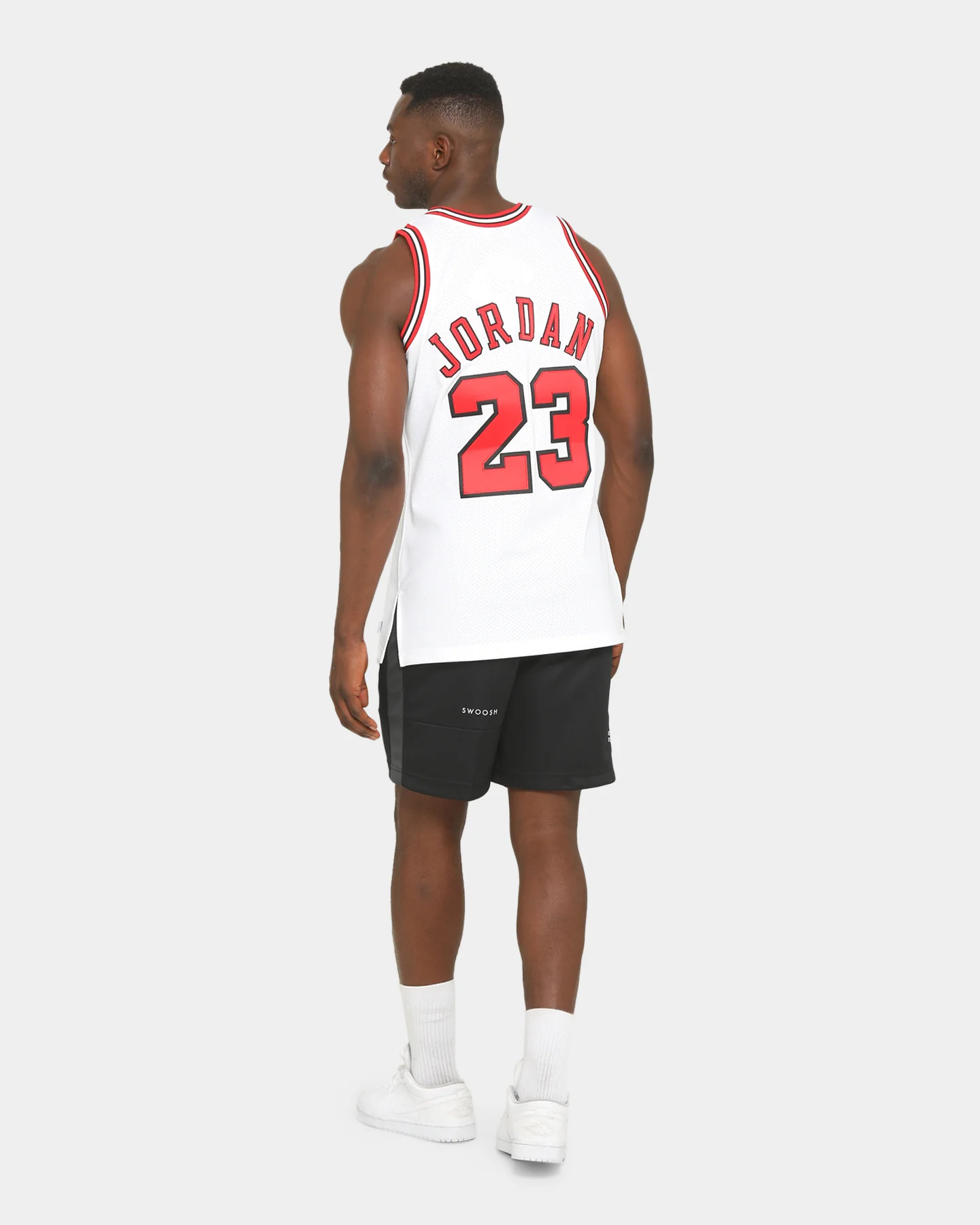 Mitchell & Ness Chicago Bulls Michael Jordan '97-'98 #23 Authentic NBA Jersey White - Image 2