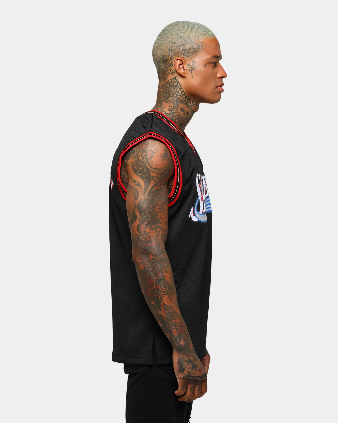Mitchell & Ness Philadelphia 76ers Allen Iverson #3 Swingman Jersey Black - Image 3