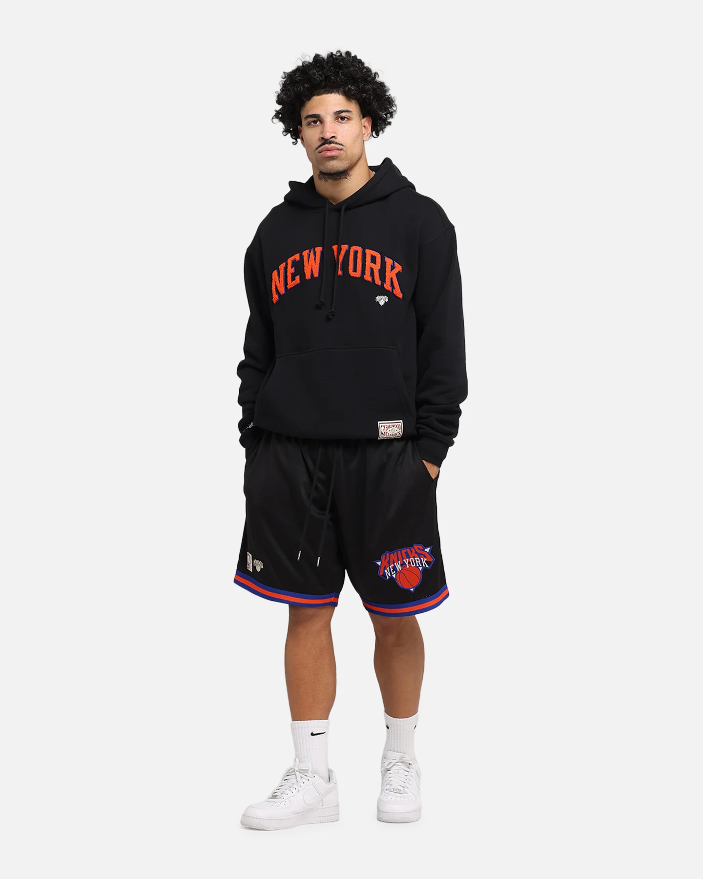 Mitchell & Ness New York Knicks Big Apple Hoodie Black - Image 4