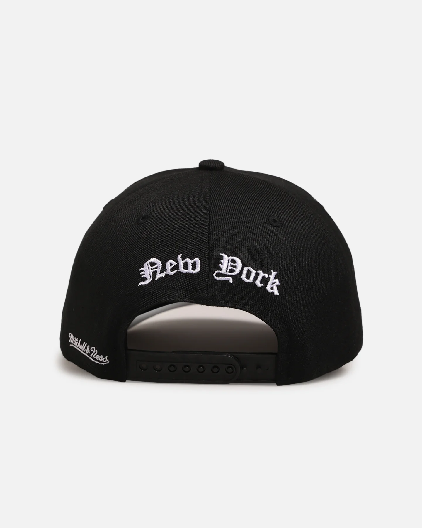 Mitchell & Ness New York Knicks 'Gothic Letter' Pro Pinch Snapback Black - Image 2