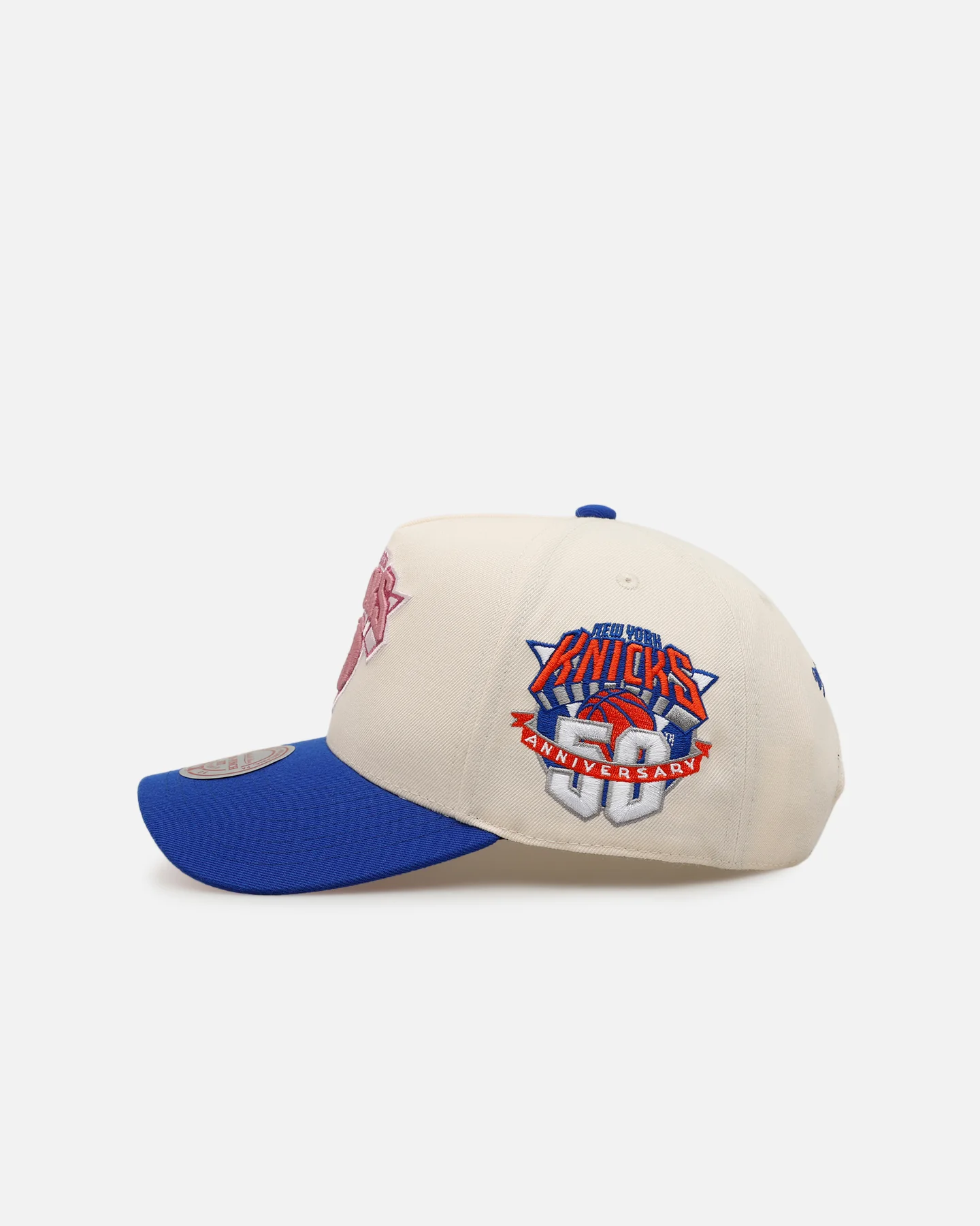 Mitchell & Ness New York Knicks 'Pink Team Logo' Pro Pinch Snapback Off White - Image 4