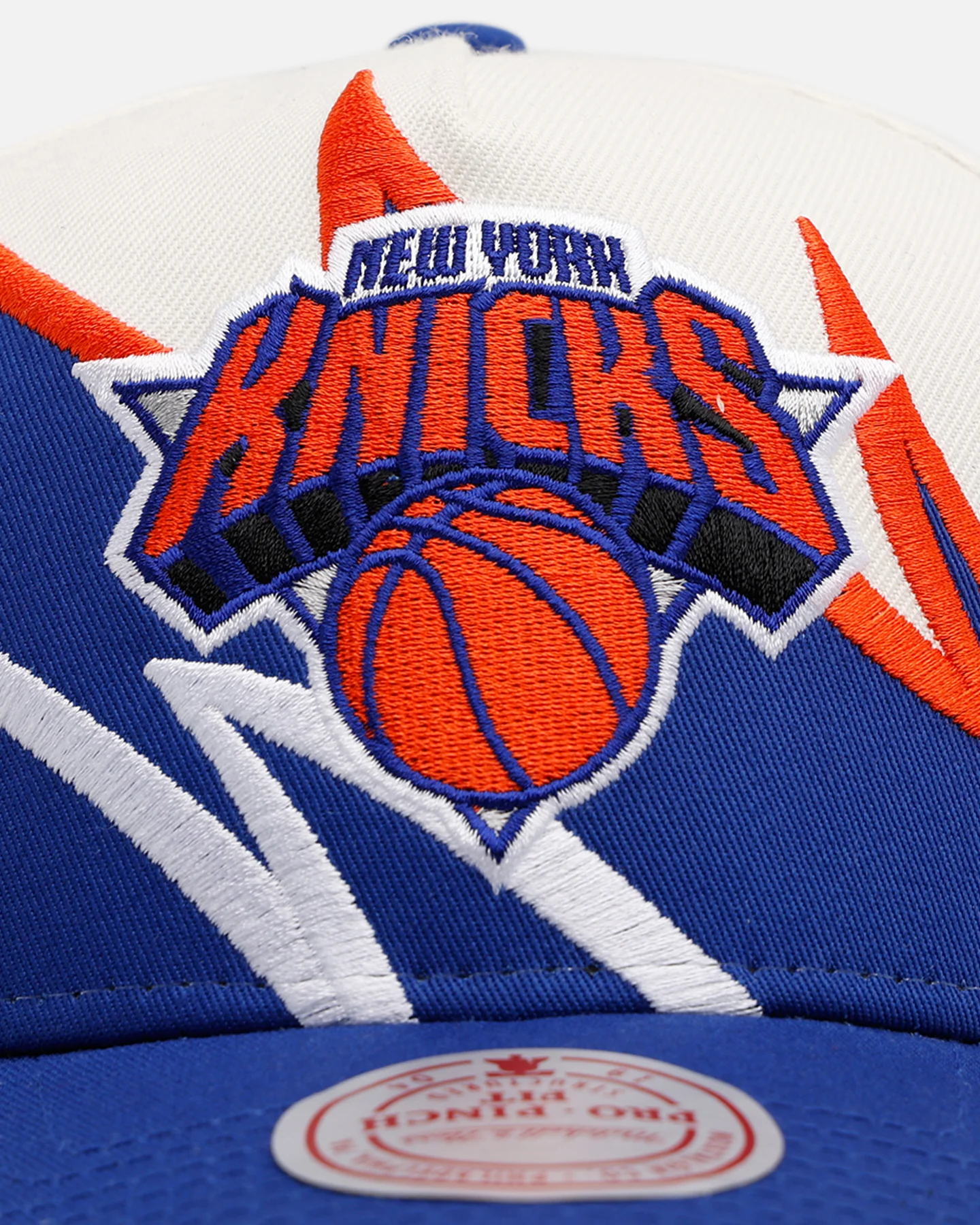 Mitchell & Ness New York Knicks 'Shark Tooth' Pro Pinch Snapback Cream/Blue - Image 5