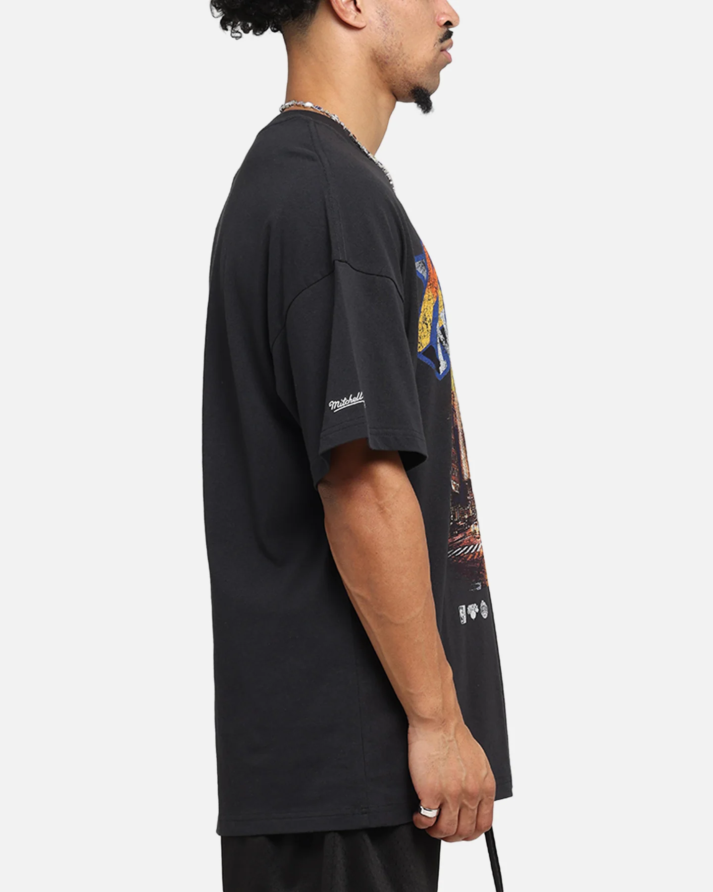 Mitchell & Ness New York Knicks The Garden T-Shirt Faded Black - Image 4