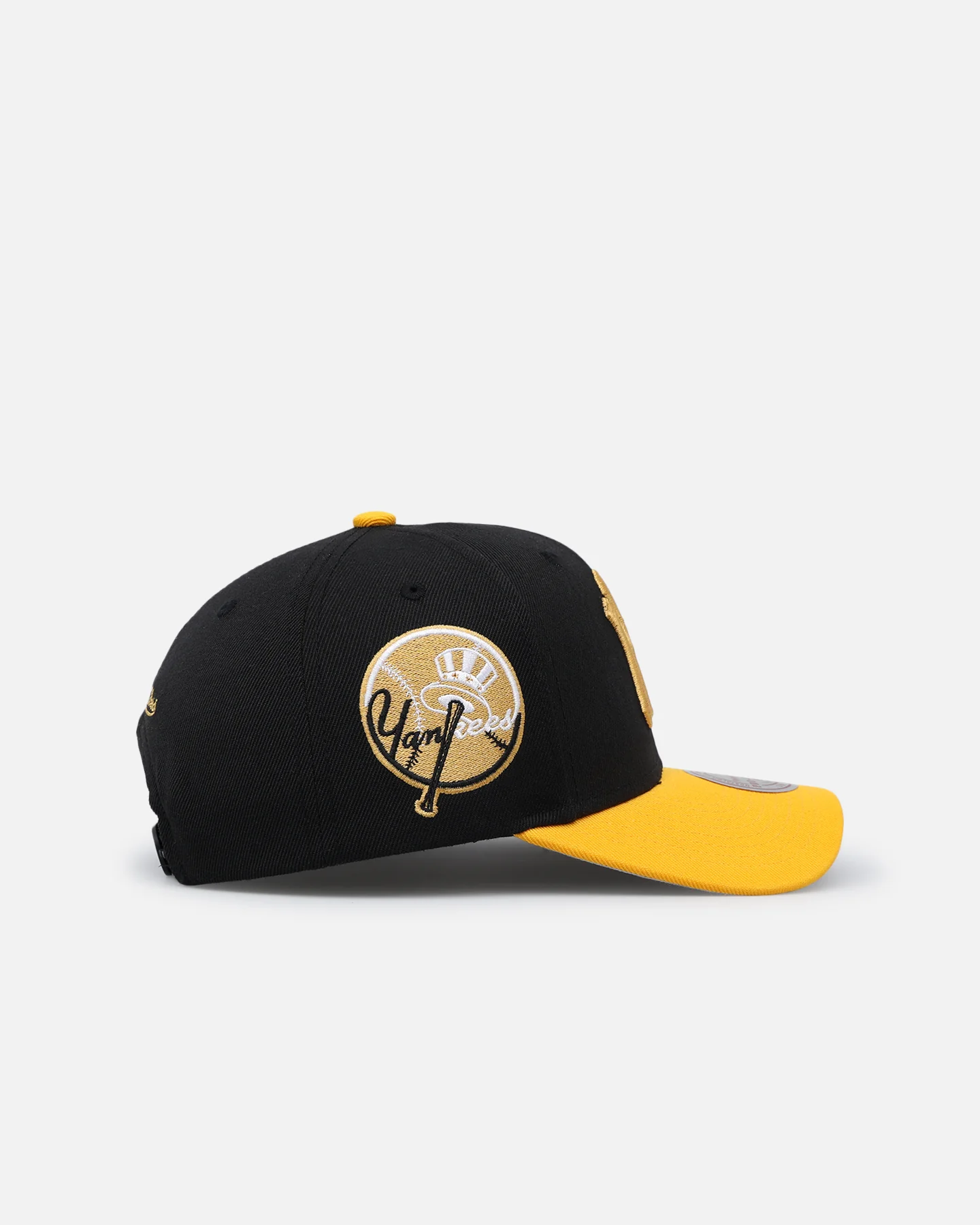 Mitchell & Ness New York Yankees "Enter The Dragon" Pro Crown Snapback Black/Ochre - Image 3