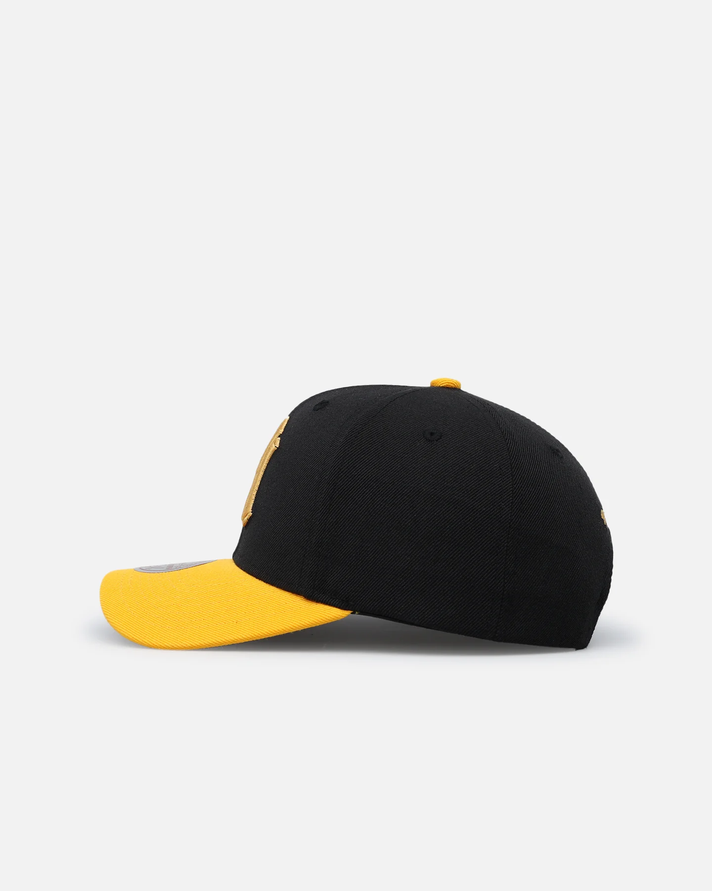 Mitchell & Ness New York Yankees "Enter The Dragon" Pro Crown Snapback Black/Ochre - Image 4