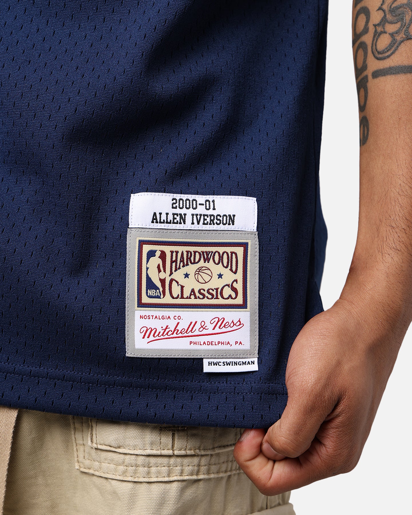 Mitchell & Ness Philadelphia 76ers Allen Iverson 2000-01 College Twist Swing Jersey Navy/White - Image 9