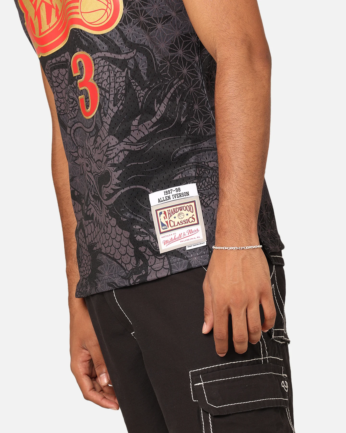 Mitchell & Ness Philadelphia 76ers Allen Iverson '97-98 Year of the Dragon Swingman Jersey Black/Red - Image 9