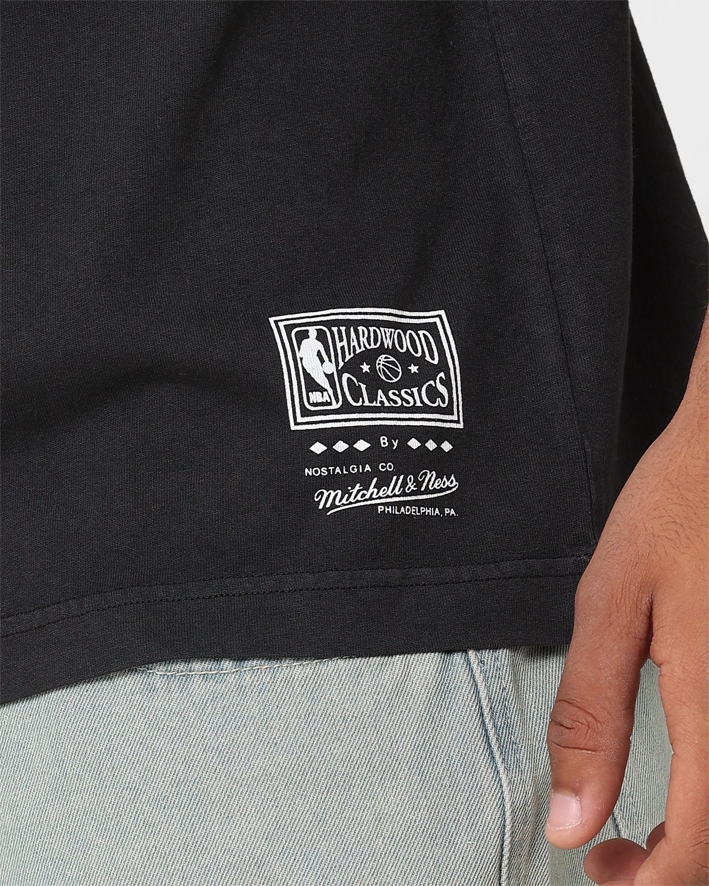 Mitchell & Ness Phoenix Suns Ice Blue Logo T-Shirt Faded Black - Image 8