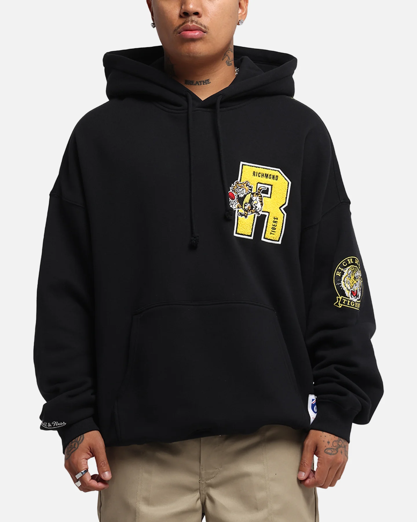 Mitchell & Ness Richmond Tigers Team Hoodie Solid Black - Image 2