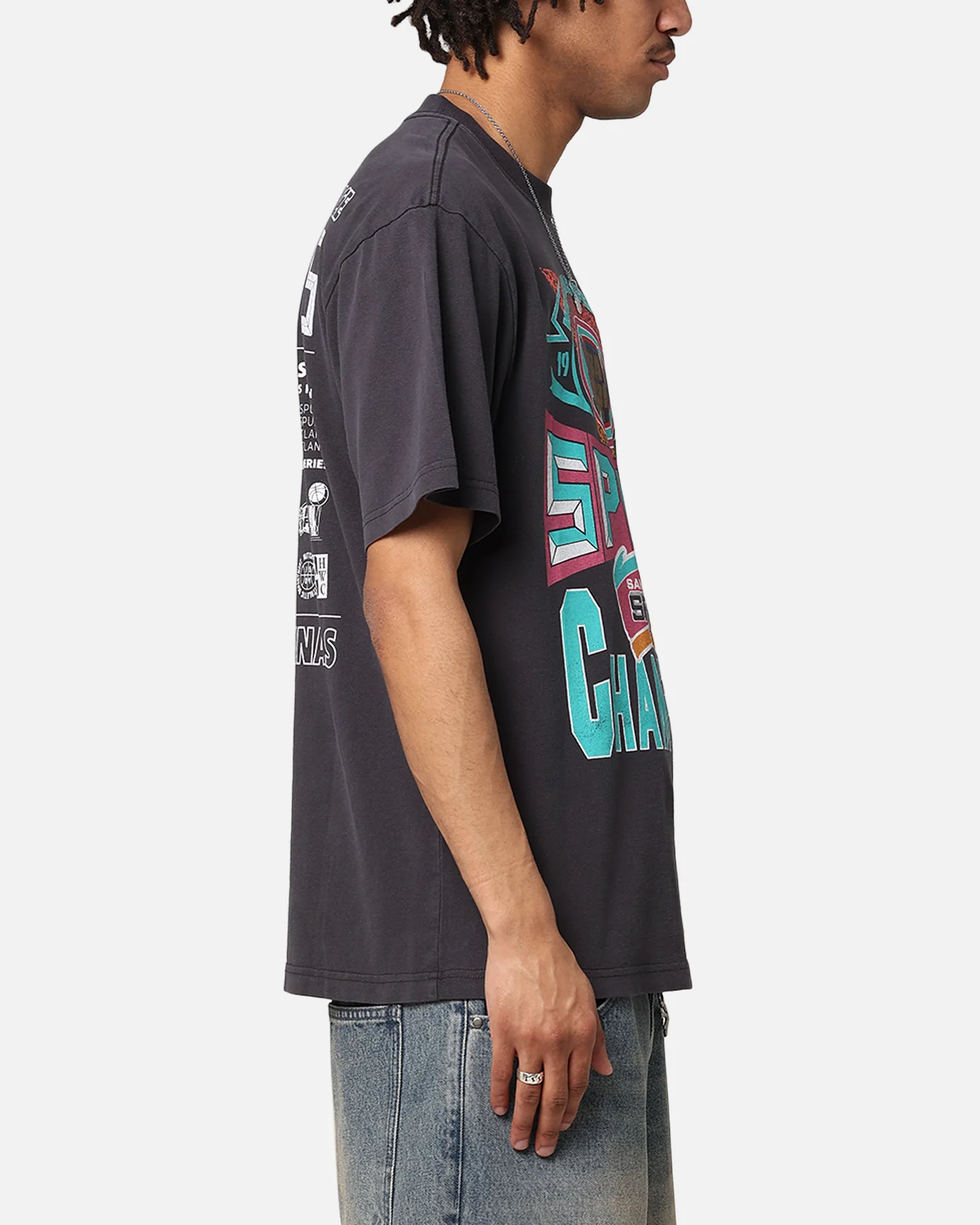 Mitchell & Ness San Antonio Spurs Chisel Championship T-Shirt Black - Image 5