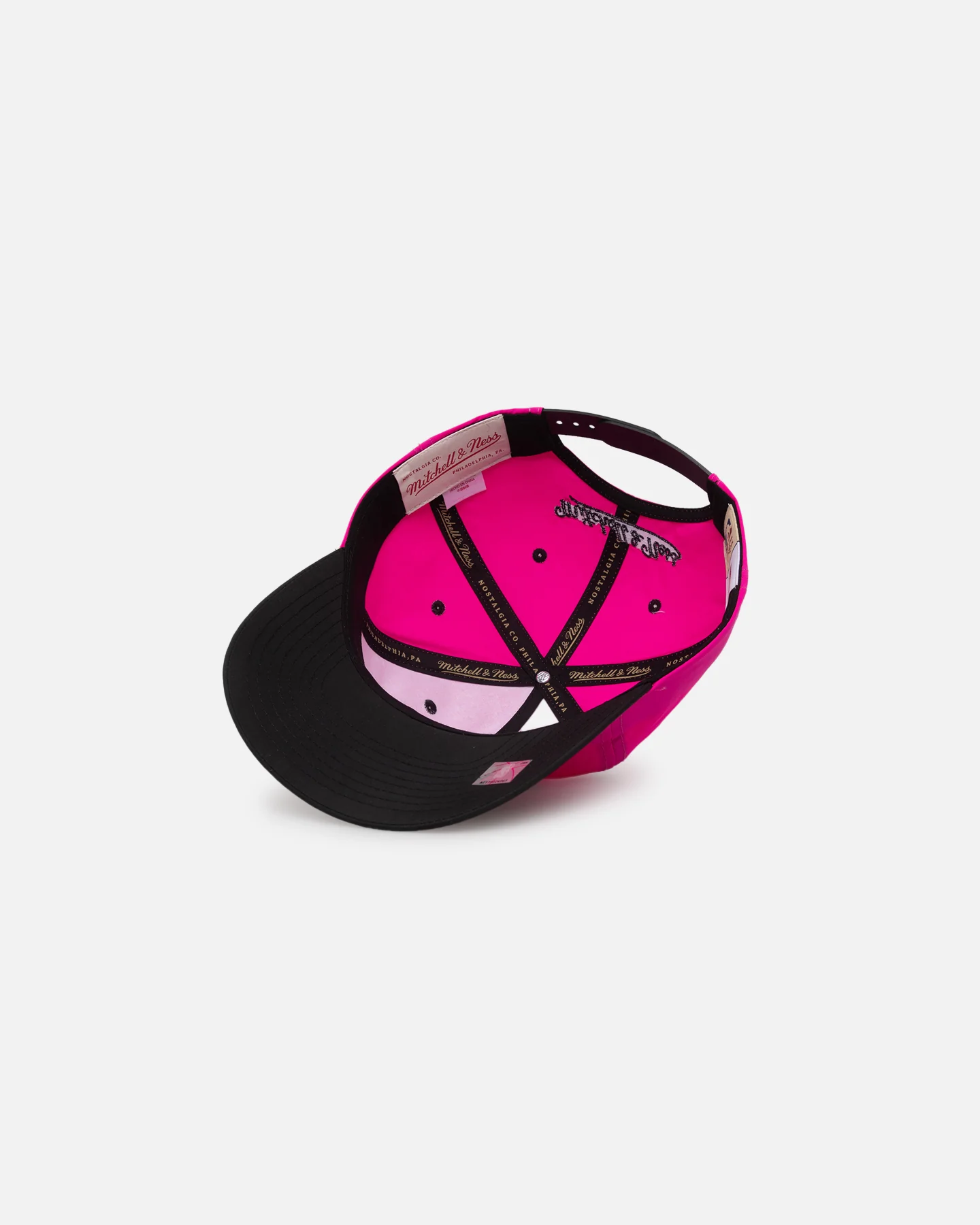 Mitchell & Ness San Antonio Spurs Nylon Deadstock 2-Tone Snapback Neon Pink/Black - Image 6