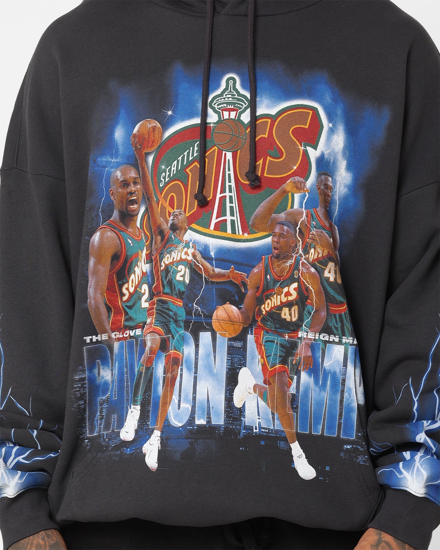 Mitchell & Ness Seattle Supersonics Gary Payton and Shawn Kemp Strike Hoodie Faded Black - Image 3