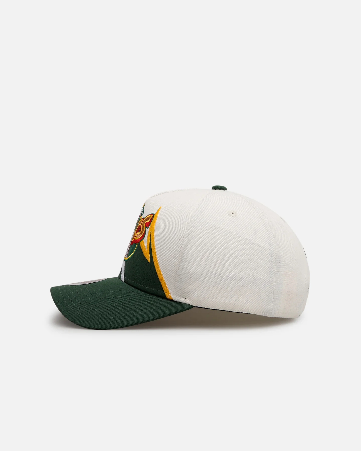 Mitchell & Ness Seattle SuperSonics 'Shark Tooth' Pro Pinch Snapback Cream/Green - Image 4