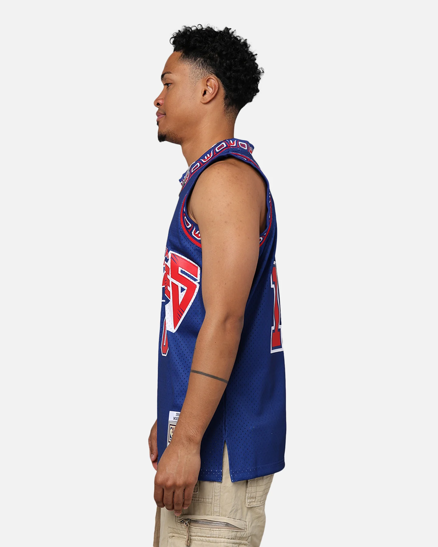 Mitchell & Ness Vancouver Grizzlies Mike Bibby 1998-99 College Twist Swing Jersey Navy/Red - Image 7