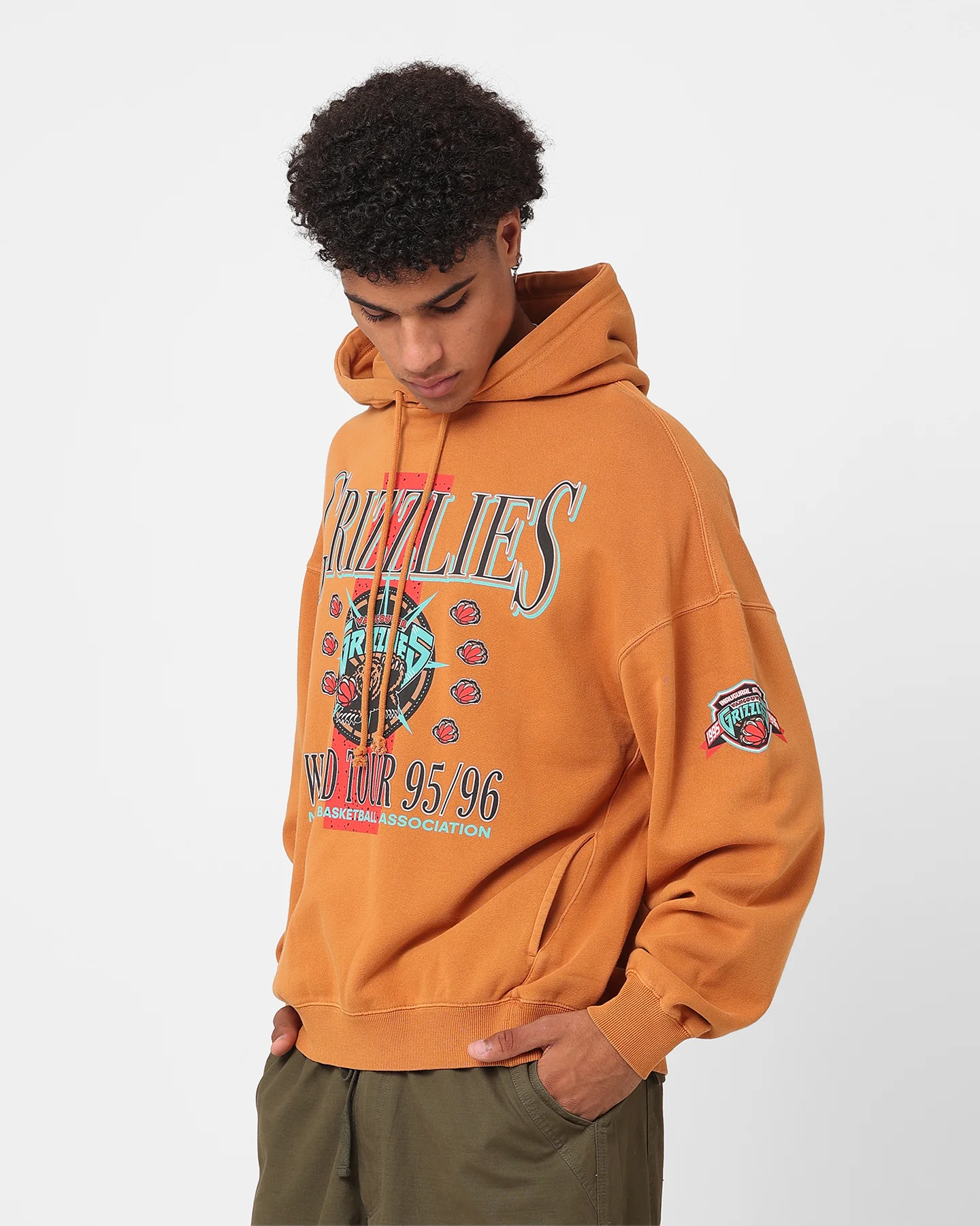Mitchell & Ness Vancouver Grizzlies Tour Hoodie Bronze - Image 7