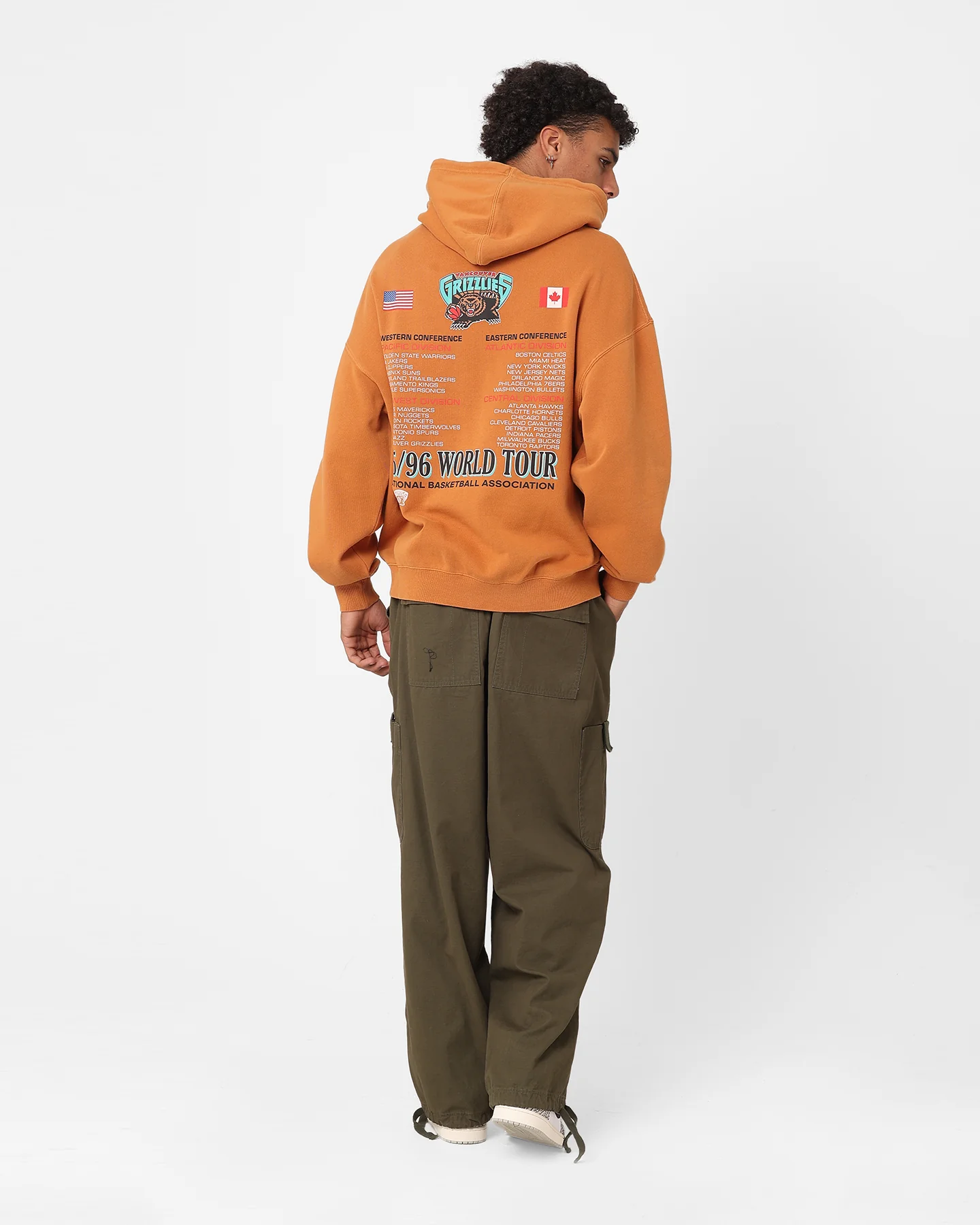 Mitchell & Ness Vancouver Grizzlies Tour Hoodie Bronze - Image 8