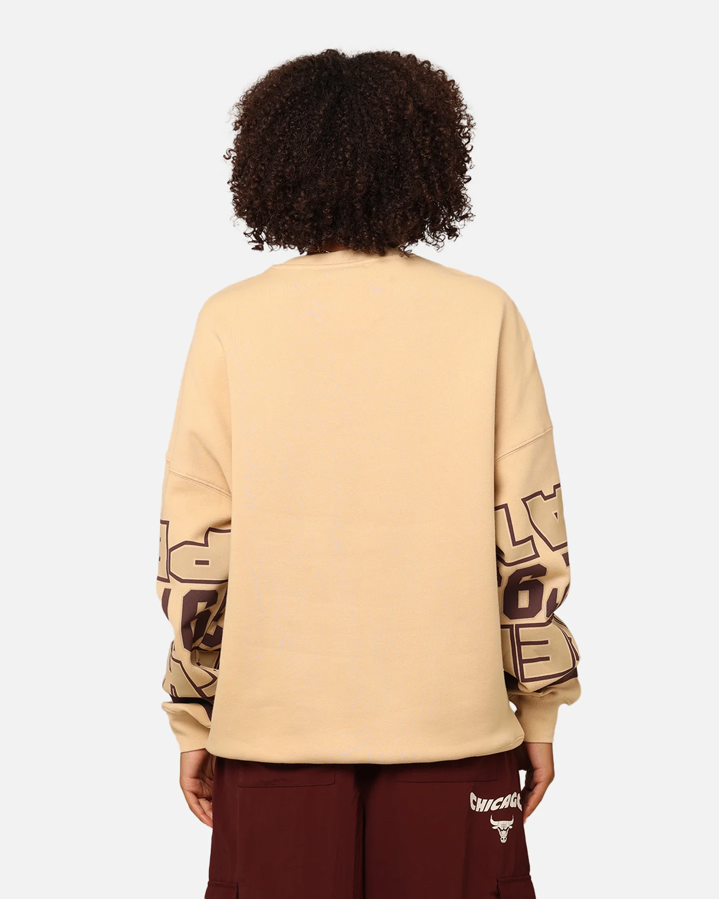 Mitchell & Ness Women's Chicago Bulls League Crewneck Warm Sand - Image 4