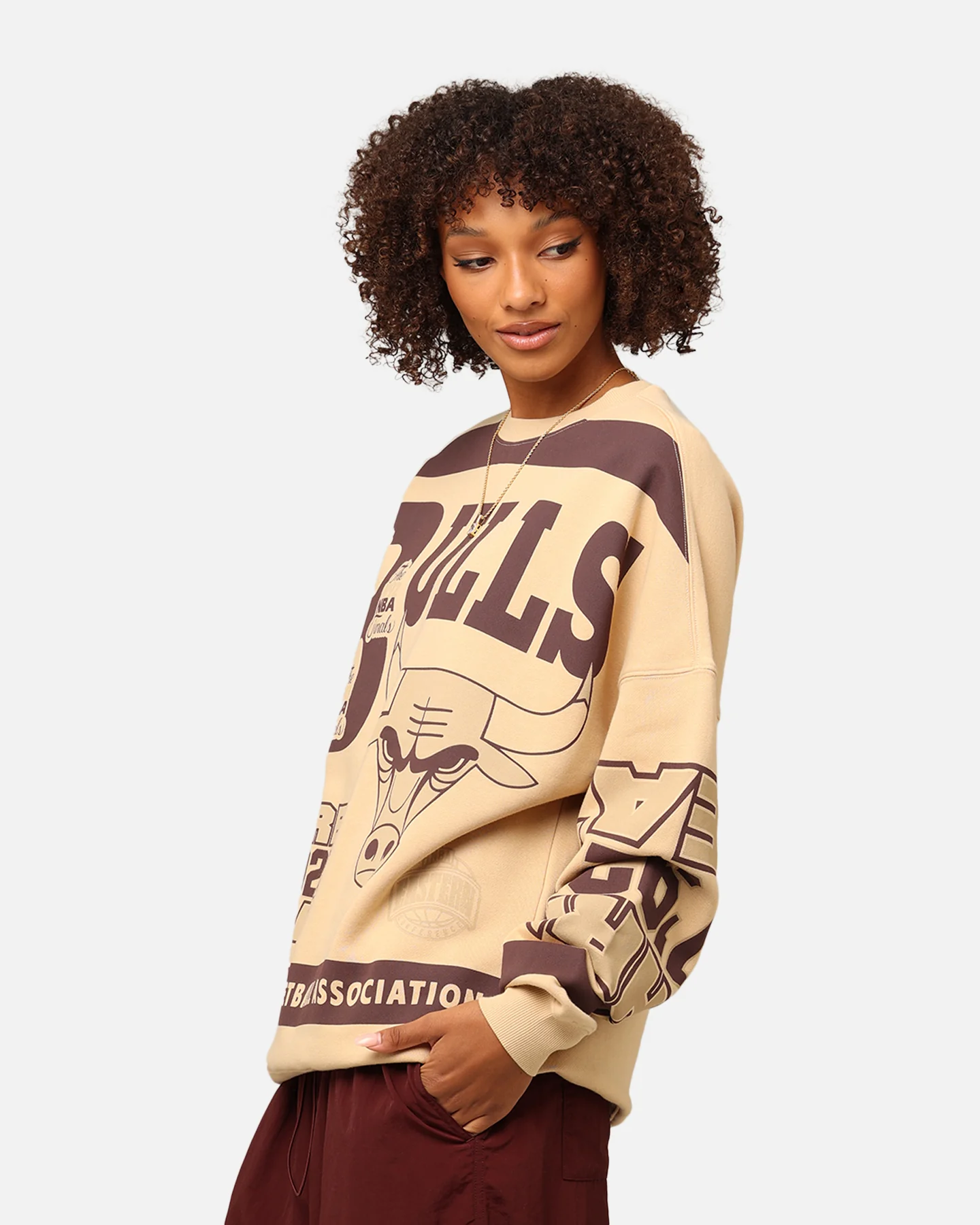 Mitchell & Ness Women's Chicago Bulls League Crewneck Warm Sand - Image 6