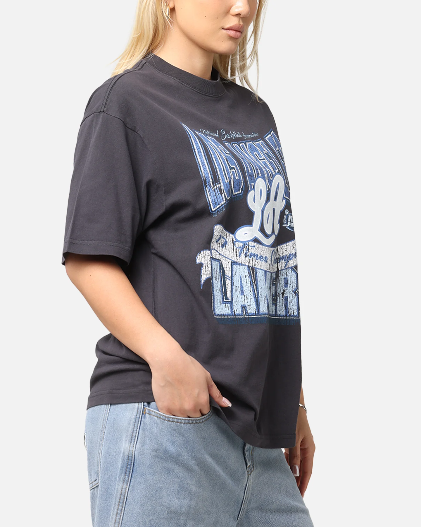 Mitchell & Ness Women's Los Angeles Lakers Sportsmanship T-Shirt Faded Black - Image 5