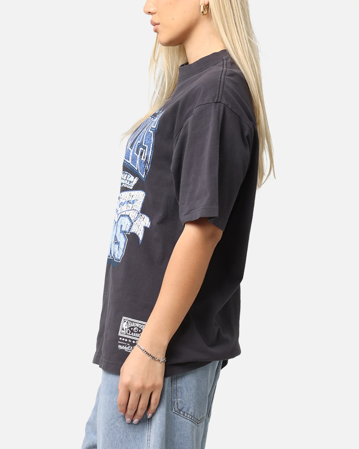 Mitchell & Ness Women's Los Angeles Lakers Sportsmanship T-Shirt Faded Black - Image 6