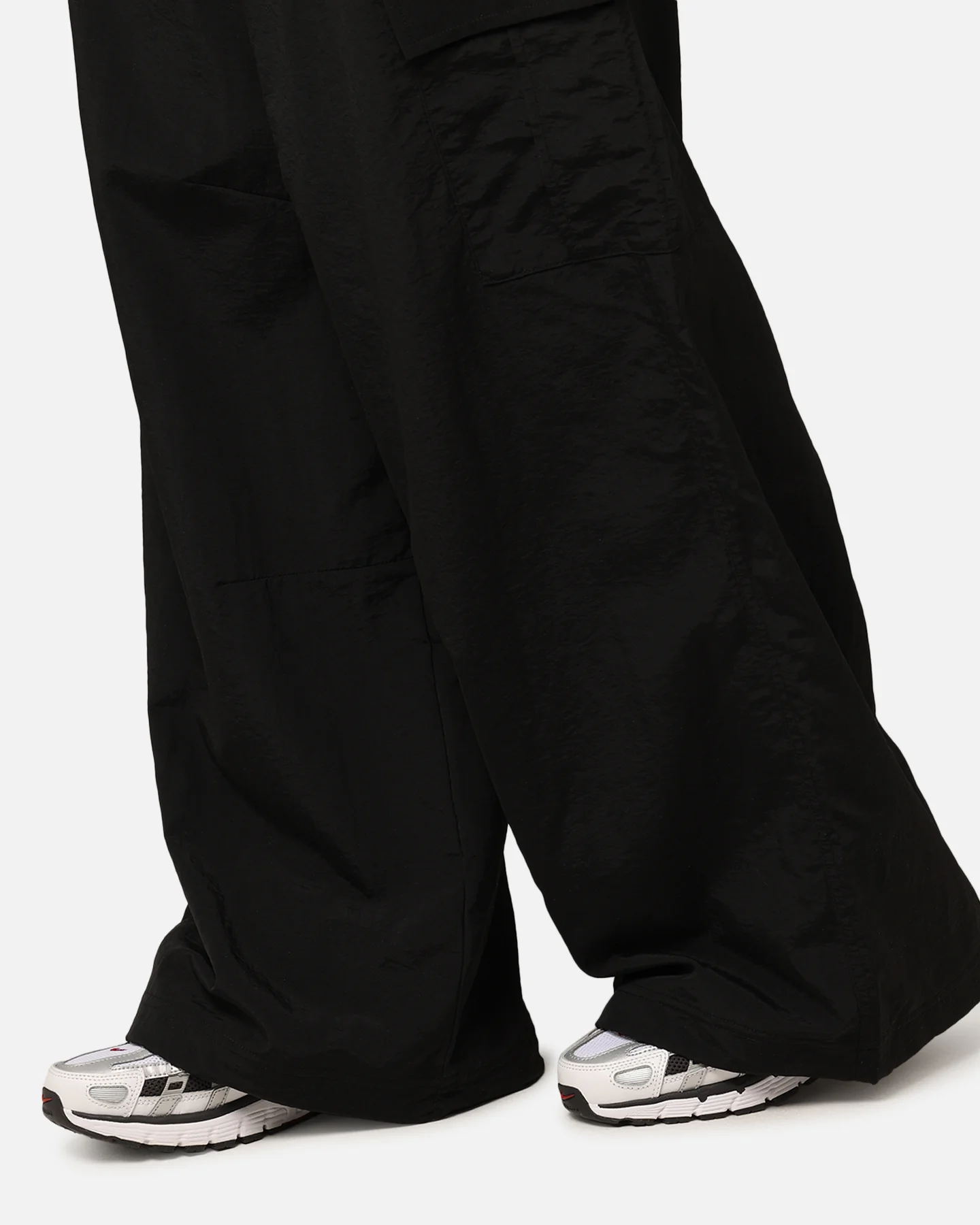 Mitchell & Ness Women's Oakland Raiders Wavey Text Cargo Pants Black - Image 9