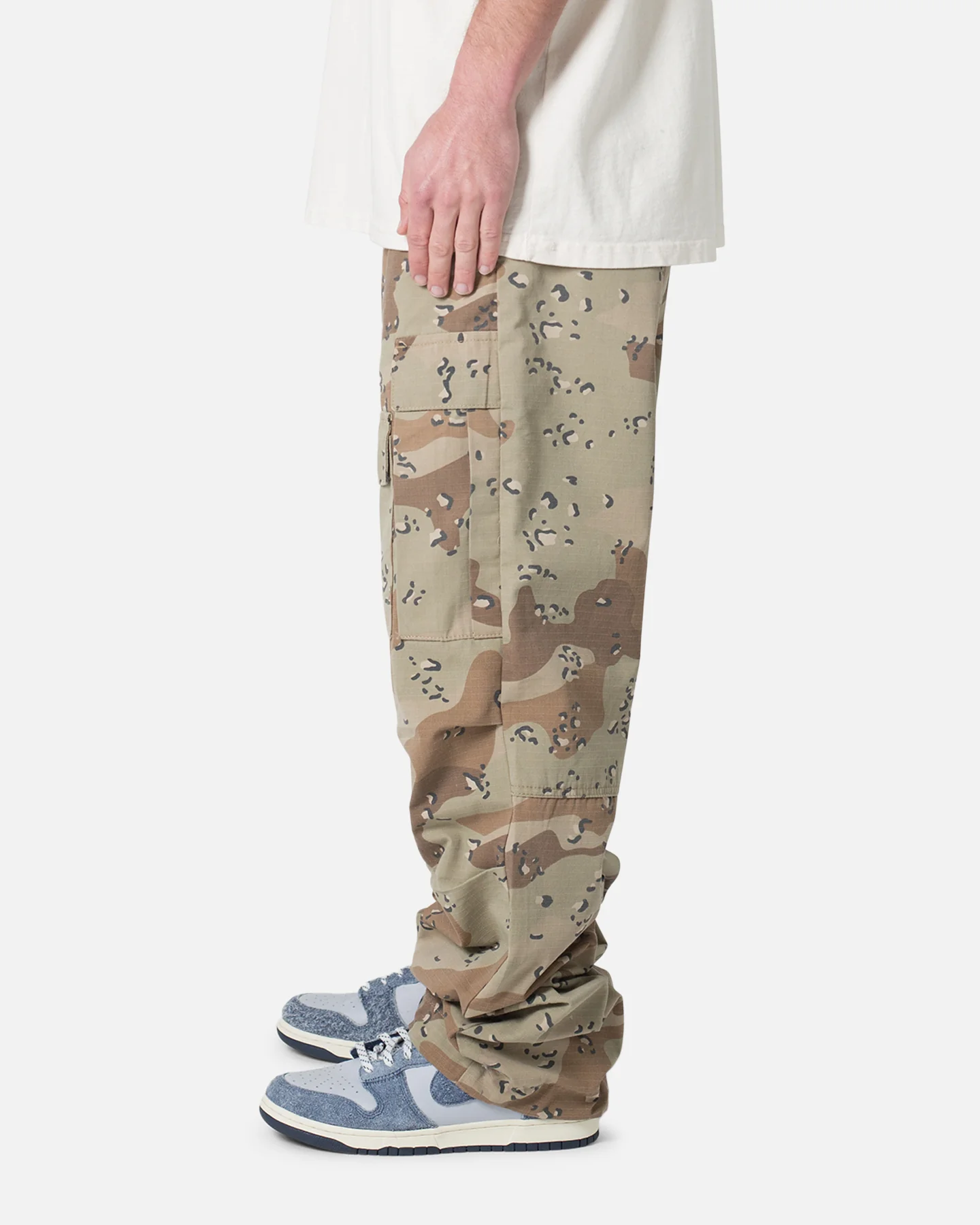 MNML Ultra Baggy Cargo Pants Desert Camo - Image 3