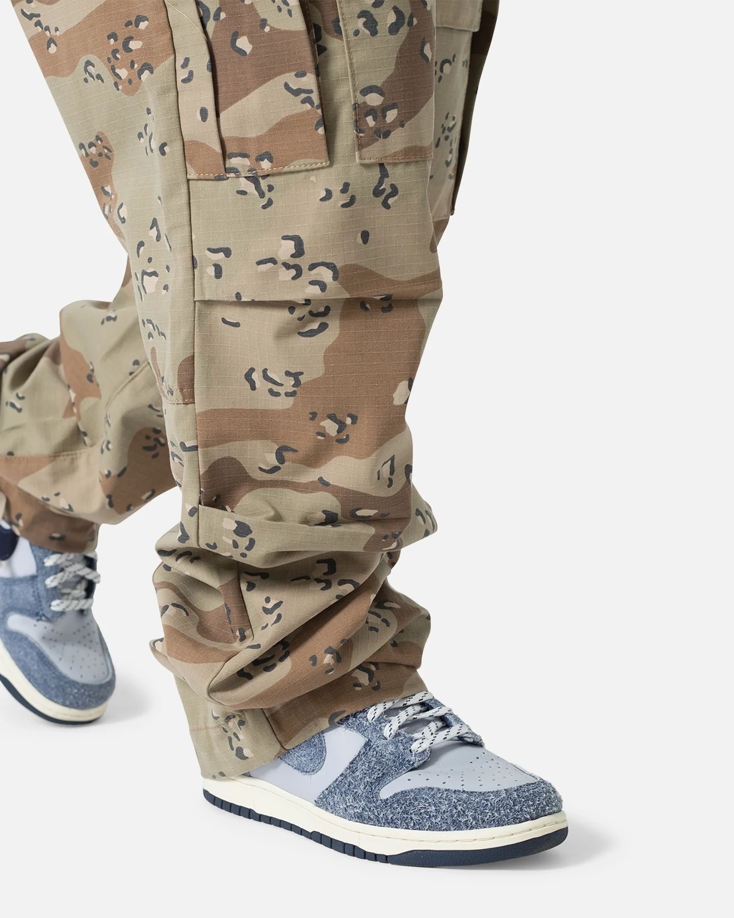 MNML Ultra Baggy Cargo Pants Desert Camo - Image 6