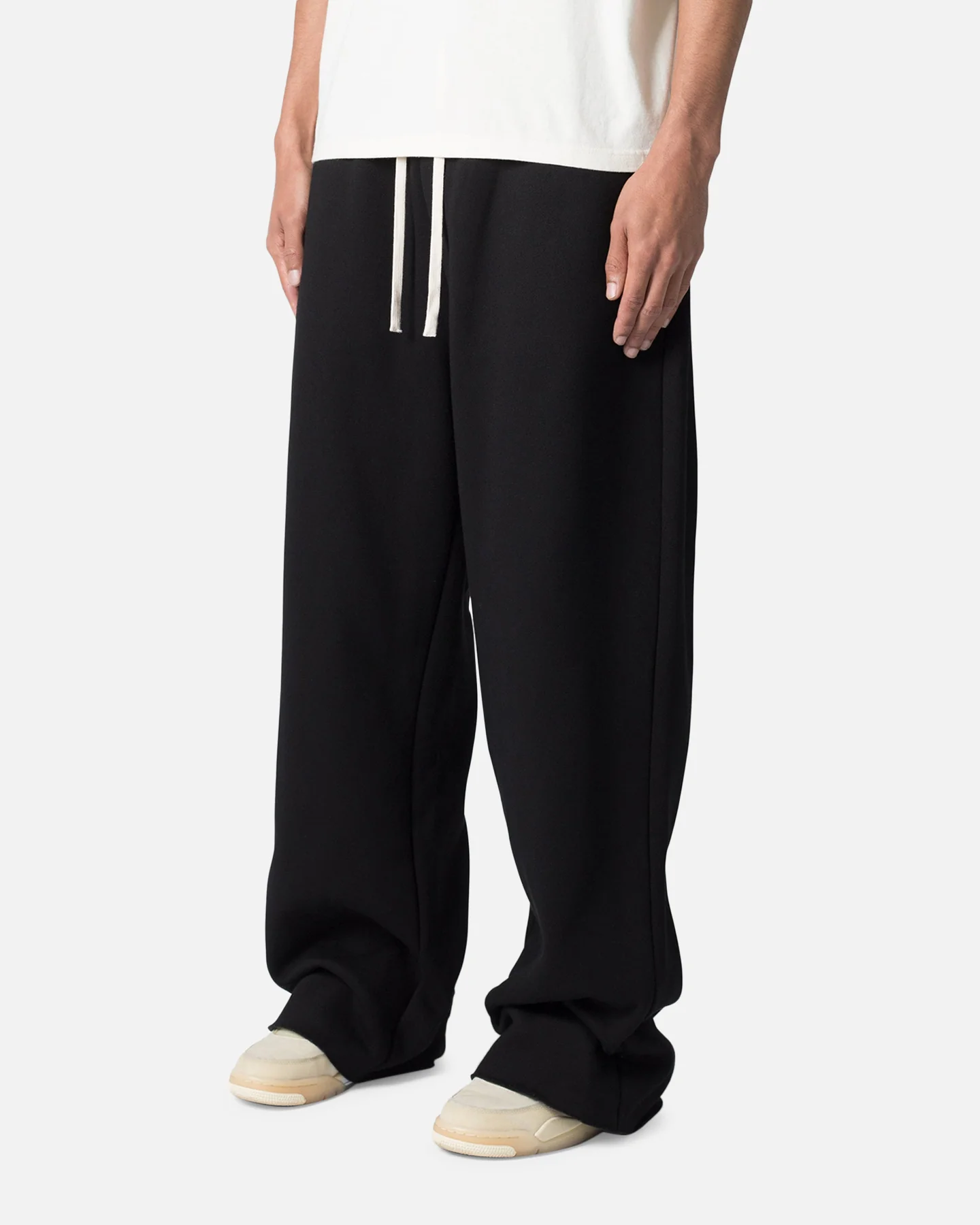 MNML Washed Ultra Baggy Sweatpants Black - Image 2