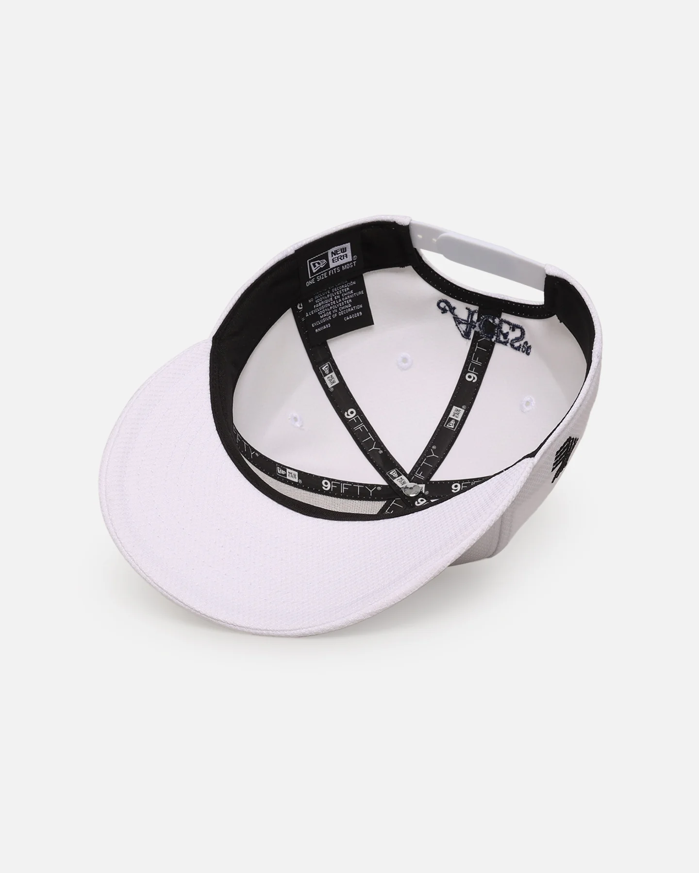 New Era 4Aces Golf Club 'Liv Golf' 9FIFTY Low Profile Stretch Snapback White - Image 6