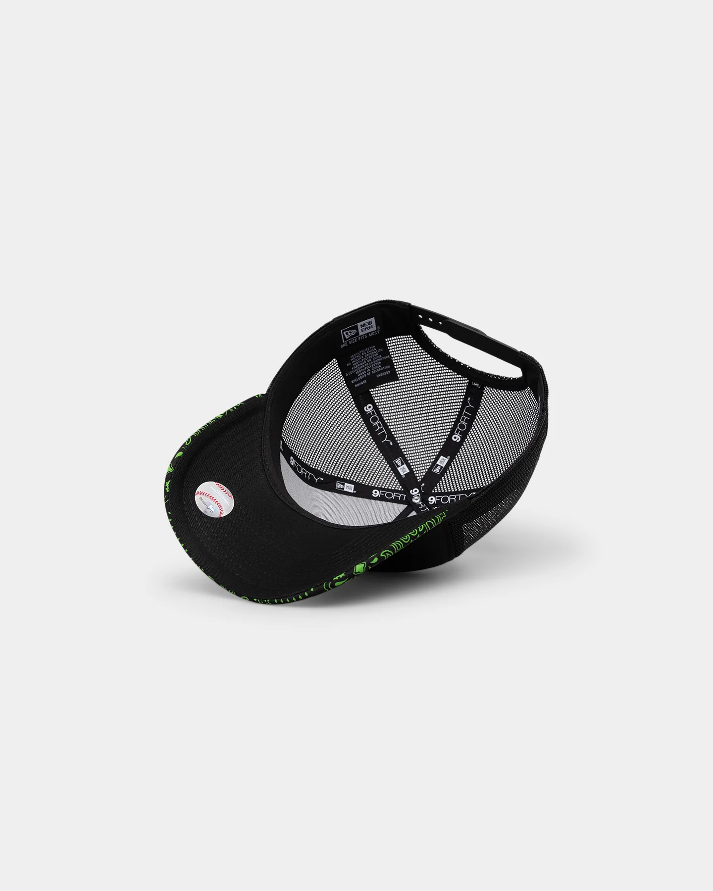 New Era Atlanta Braves 'Glow In The Dark' 9FORTY A-Frame Trucker Snapback Black/Neon Green - Image 7