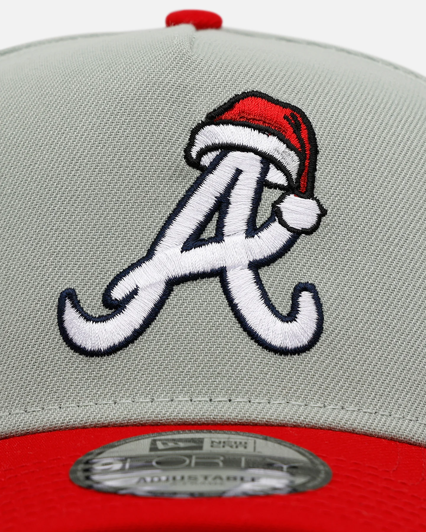 New Era Atlanta Braves 'All I Want For Christmas' 9FORTY A-Frame Snapback Green/Red - Image 5