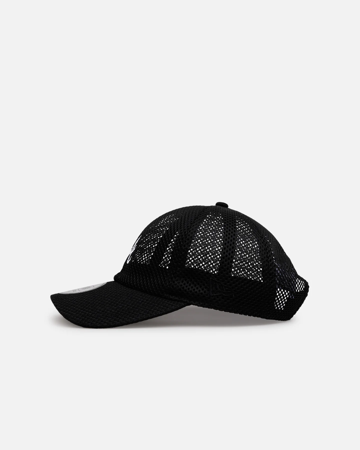 New Era Atlanta Braves 'Black Mesh' Casual Classic Strapback Black - Image 4